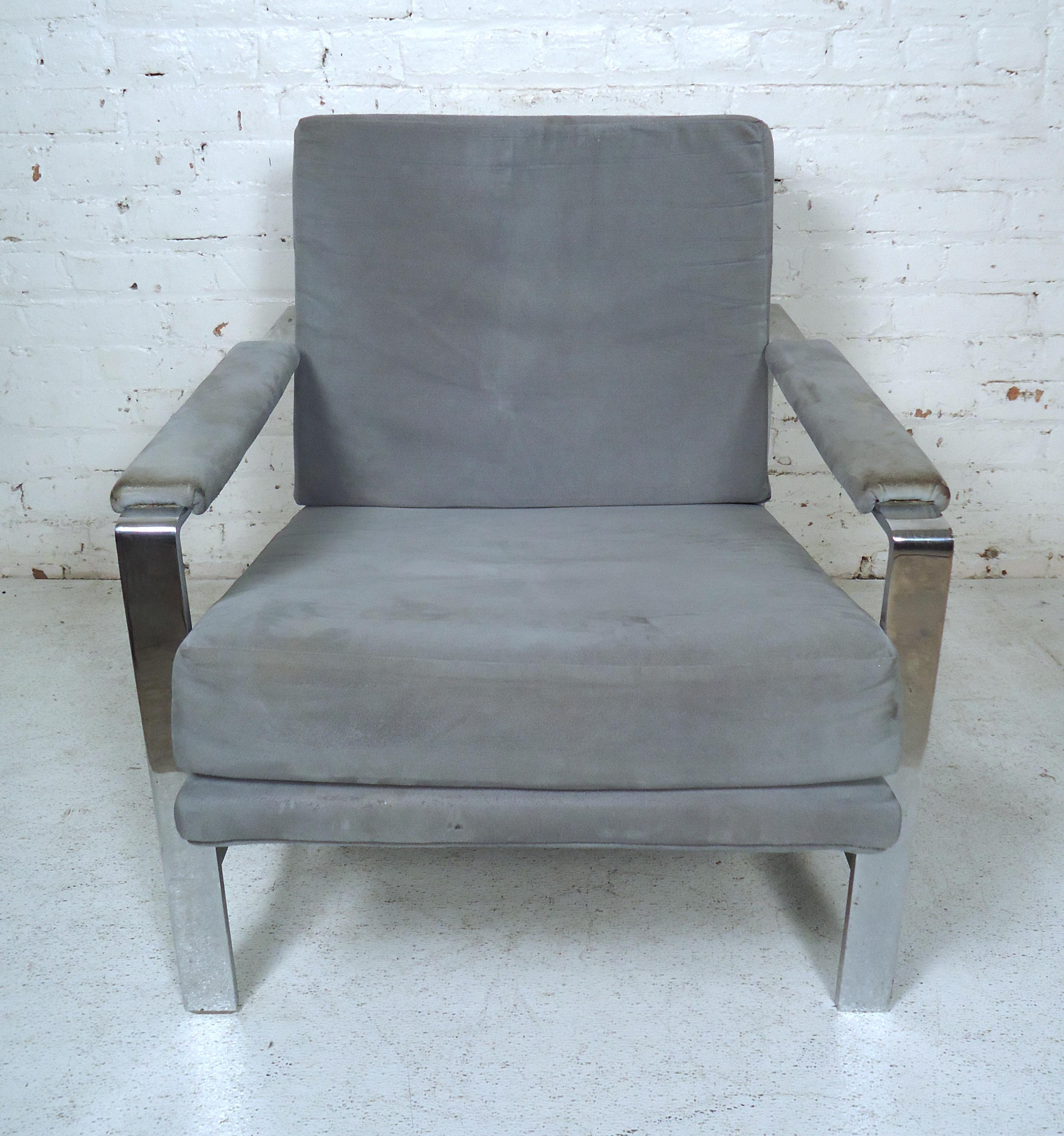 This stunning lightly upholstered Milo Baughman lounge chair features heavy flat bar chrome frames and thick padded cushions and is sure to make a lasting impression in any seating arrangement.

Please confirm item location (NY or NJ).