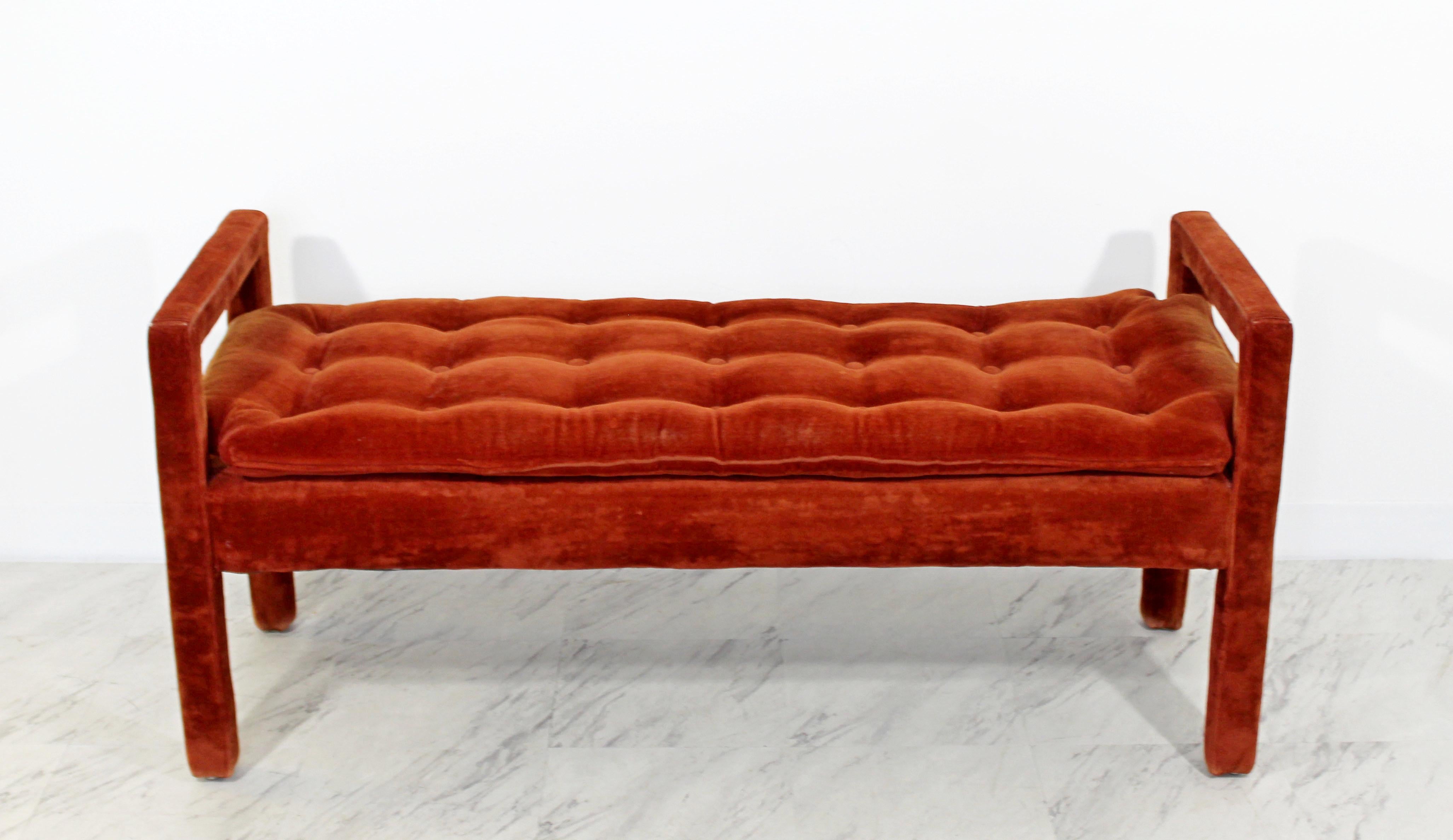For your consideration is a marvelous Parsons tufted bench, by Milo Baughman, circa the 1960s. In very good vintage condition. The dimensions are 51