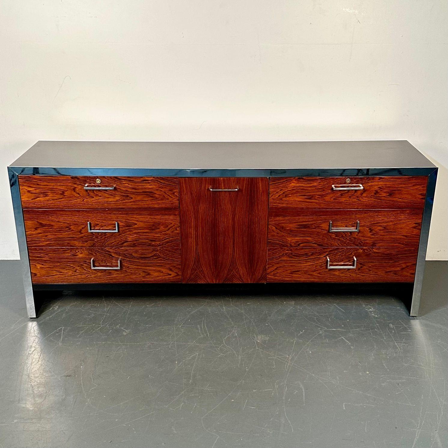 Milo Baughman, Mid-Century Modern Dresser, Rosewood, Chrome, John Stuart, 1960s In Good Condition For Sale In Stamford, CT