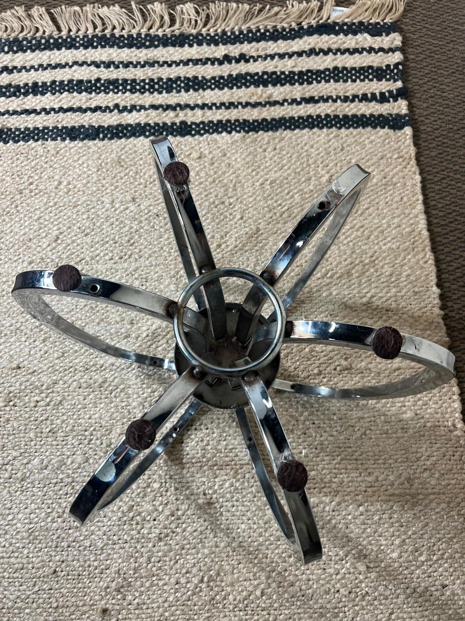 Mid Century Modern Milo Baughman Round Chrome And Glass Coffee Table For Sale 2
