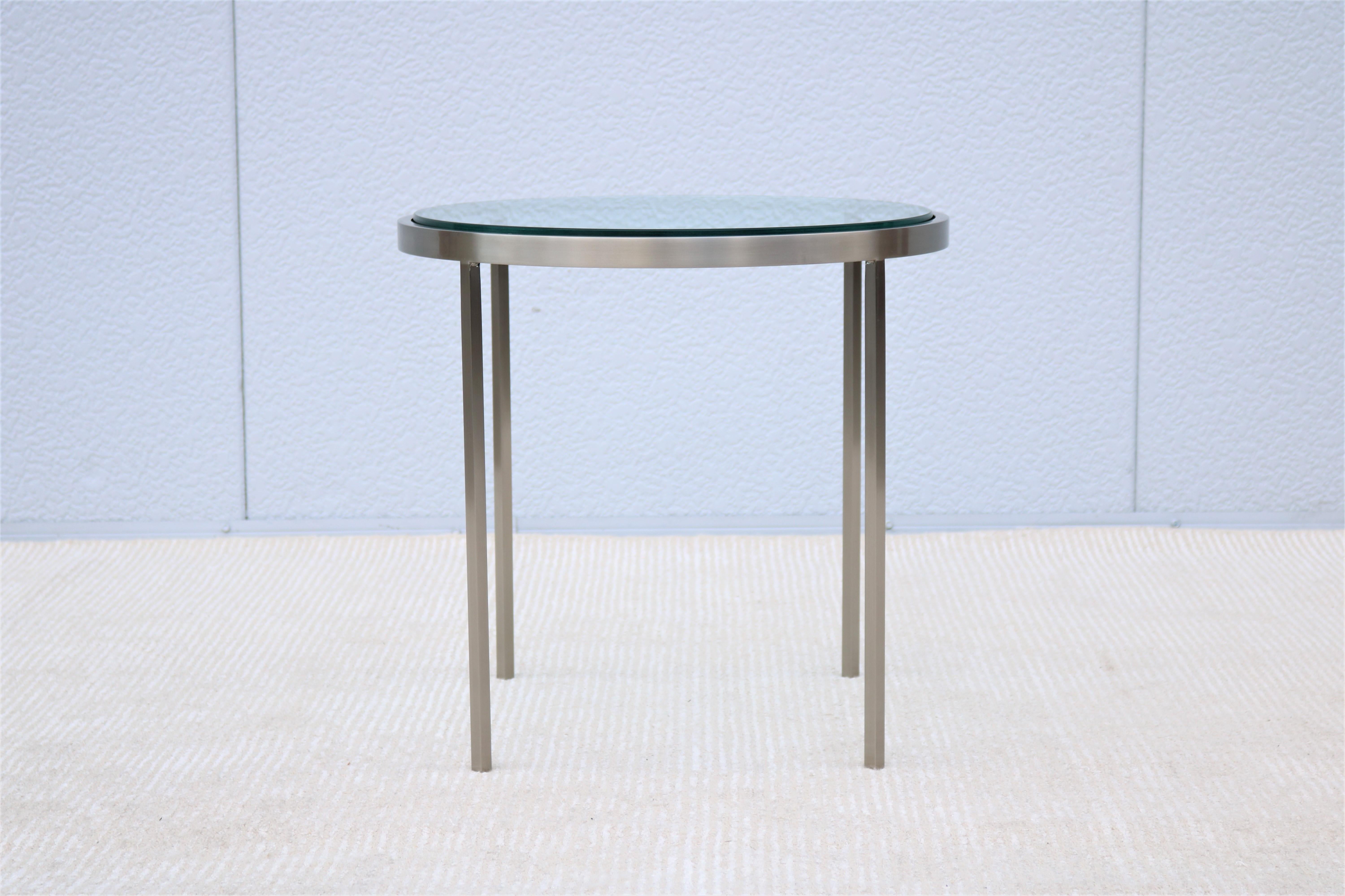Milo Baughman, Beistelltisch aus rundem Glas und Edelstahl, Mid-Century Modern (amerikanisch) im Angebot