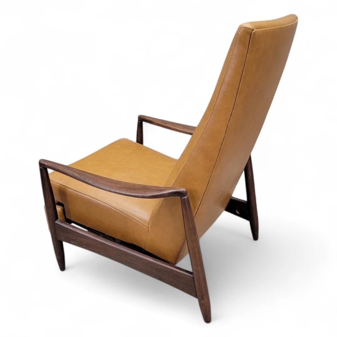 Mid Century Modern Milo Baughman Style Aston Re-Invented Recliner In New Leather In Good Condition In Chicago, IL