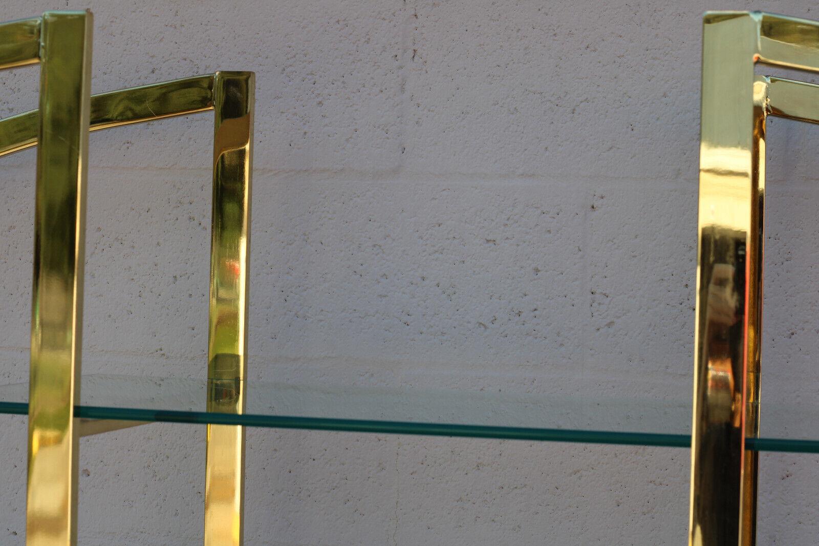 Runder Etagere aus Messing und Glas im Stil von Milo Baughman, Mid-Century Modern im Angebot 7
