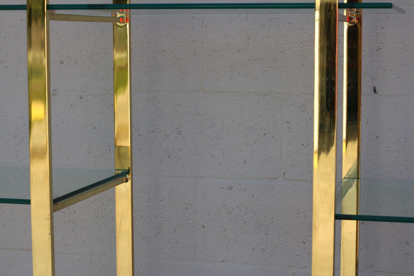 Runder Etagere aus Messing und Glas im Stil von Milo Baughman, Mid-Century Modern im Angebot 8