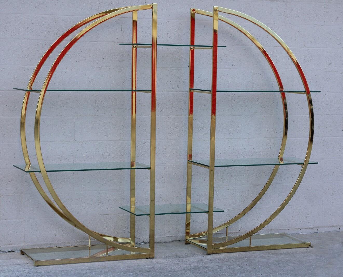 Mid-Century Modern Milo Baughman Style Brass and Glass Circular Etagere For Sale 1