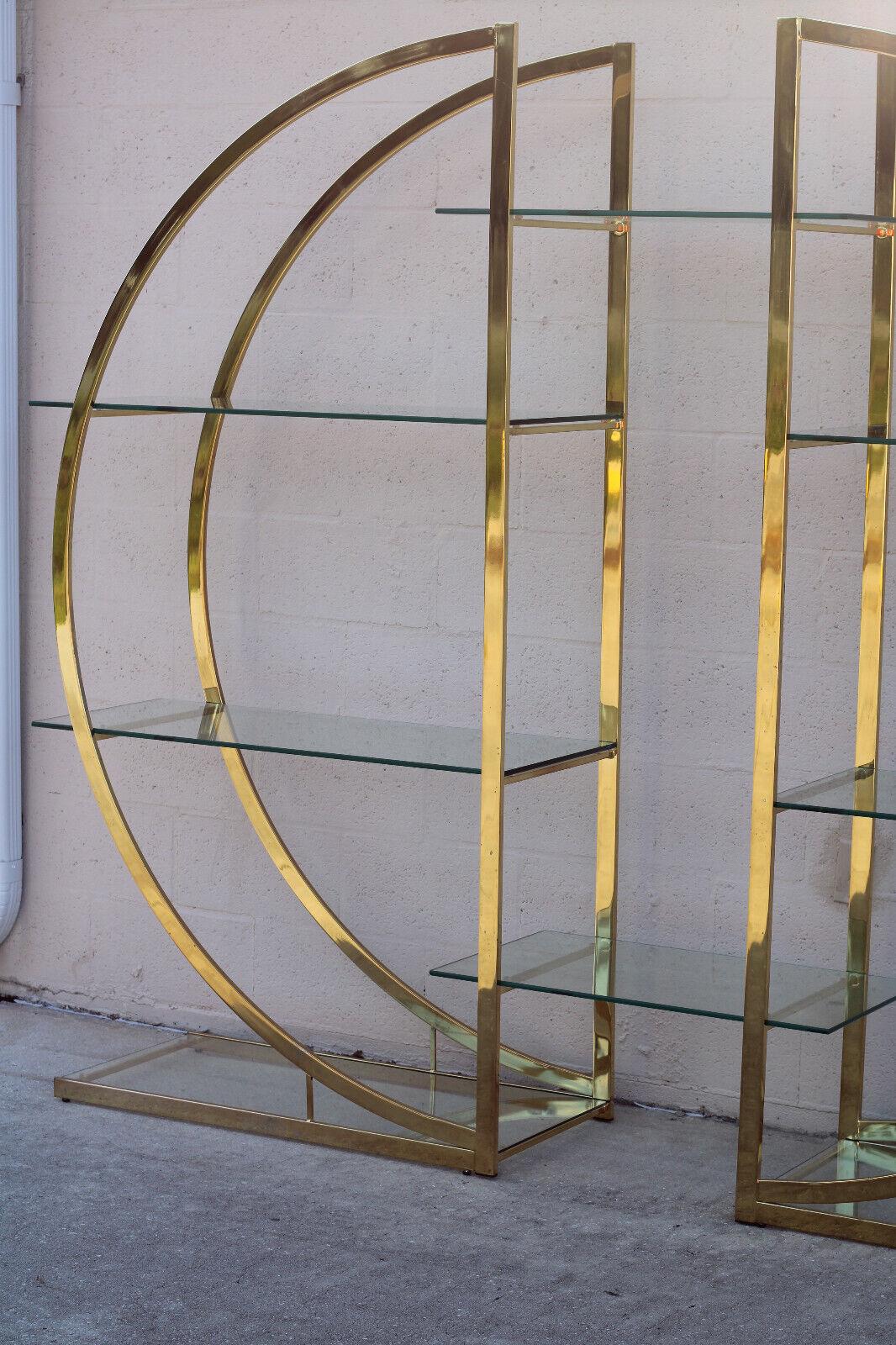 Mid-Century Modern Milo Baughman Style Brass and Glass Circular Etagere For Sale 2