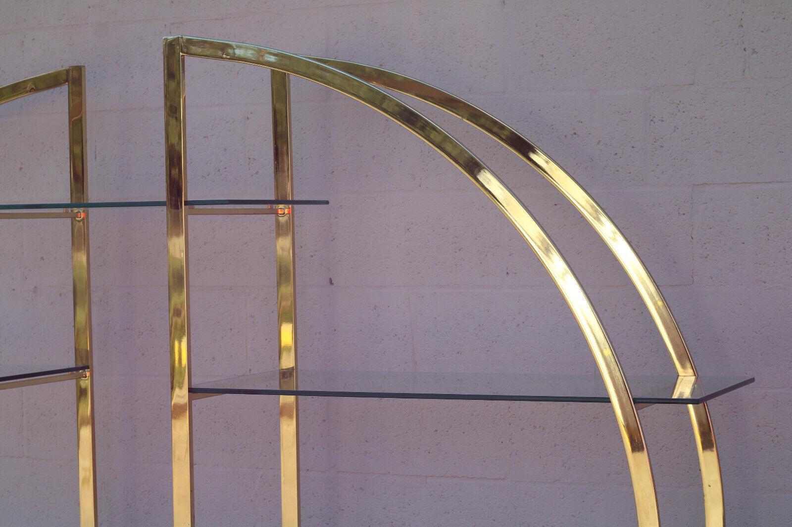 Runder Etagere aus Messing und Glas im Stil von Milo Baughman, Mid-Century Modern im Angebot 3