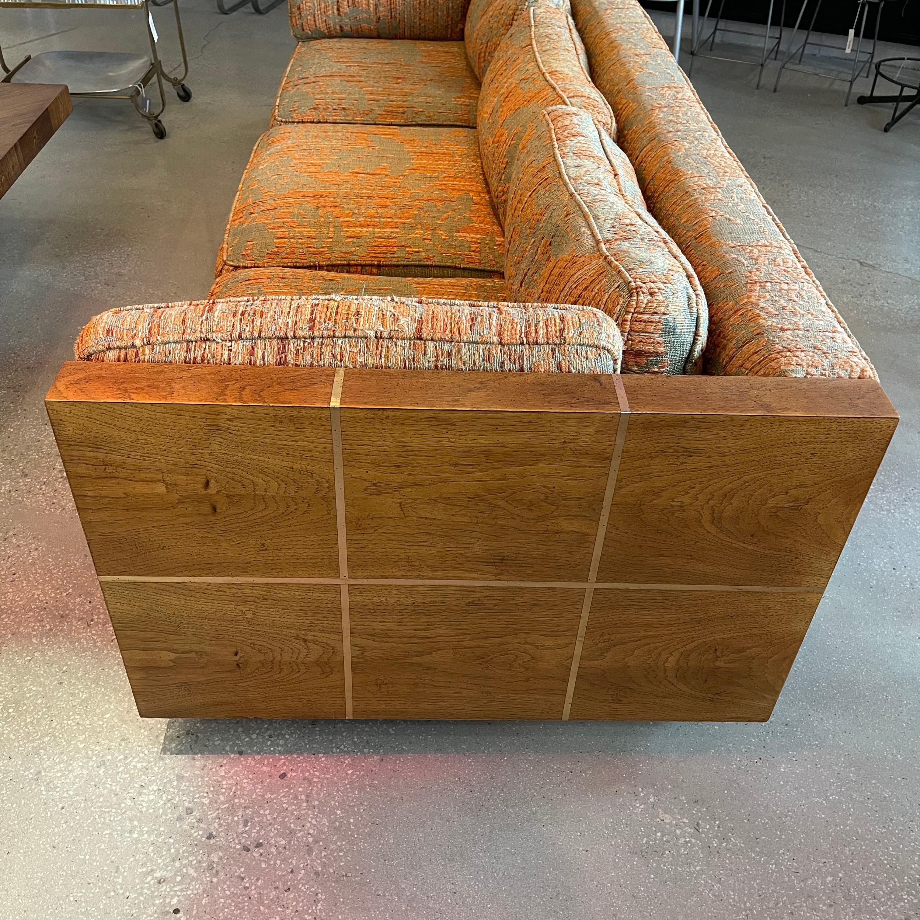 Mid-Century Modern Milo Baughman Style Case Sofa In Good Condition In Brooklyn, NY