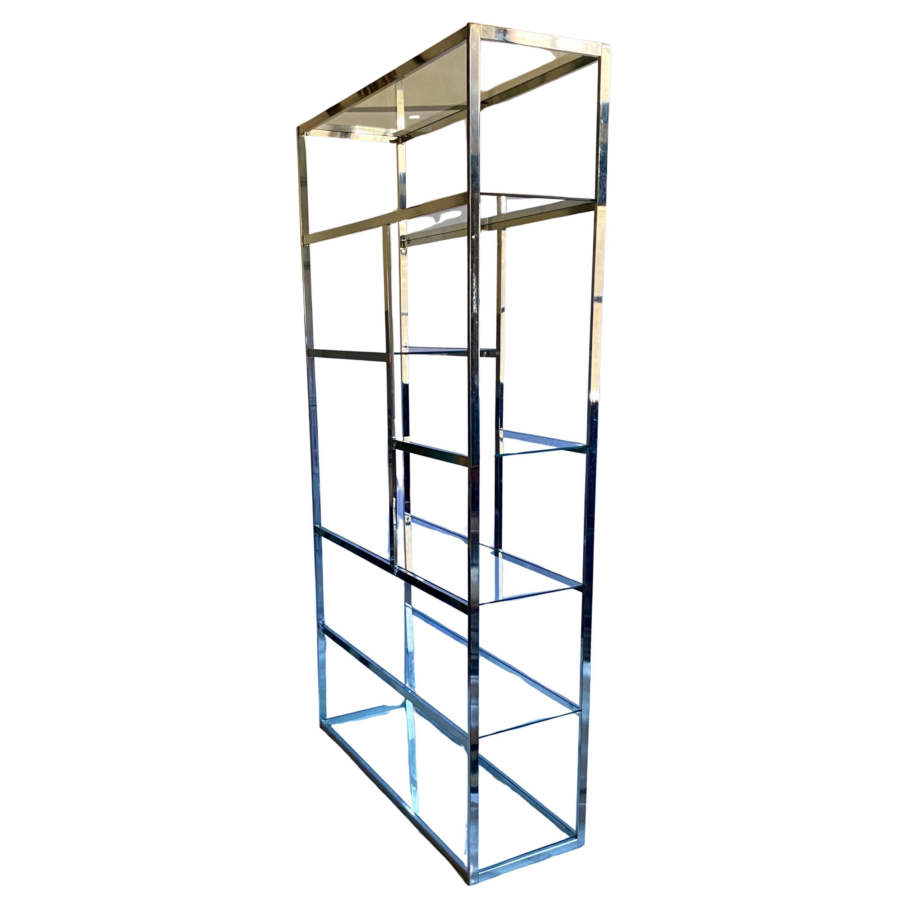 Mid-Century moderno Etagere in vetro e cromo in stile Milo Baughman del Medioevo Moderno in vendita