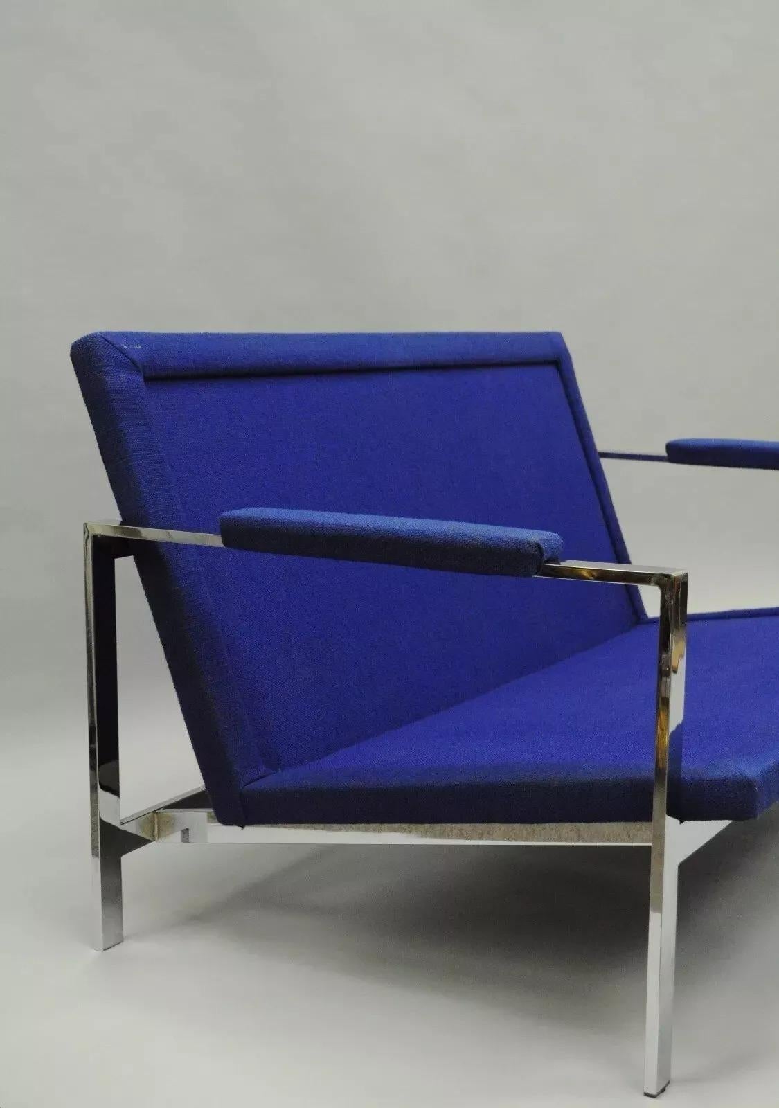 Sofá Loveseat Settee Cromado de Barra Plana Estilo Milo Baughman Moderno de Mitad de Siglo Moderno de mediados de siglo en venta