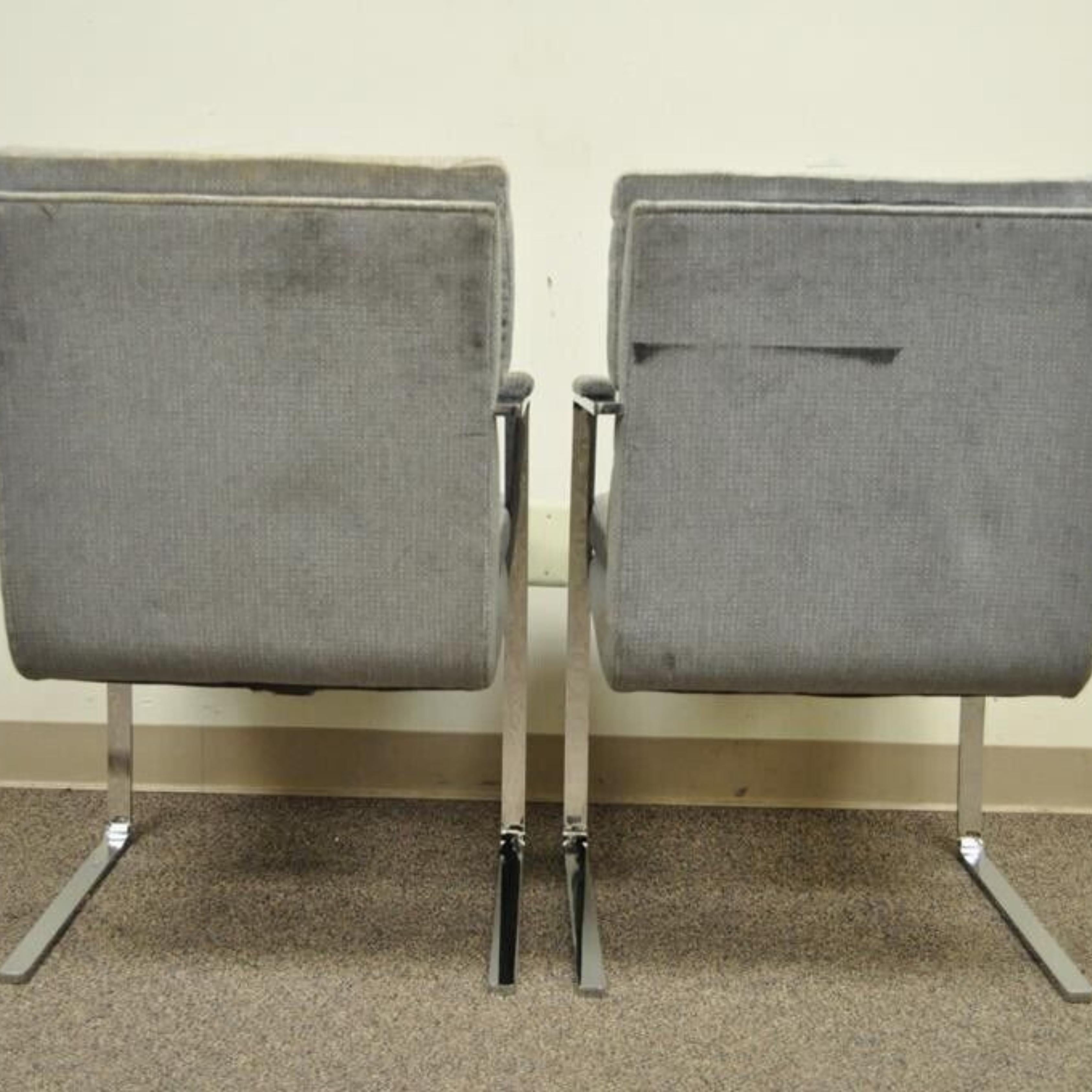 Paire de fauteuils cantilever en acier chromé de style Milo Baughman, mi-siècle moderne en vente 4