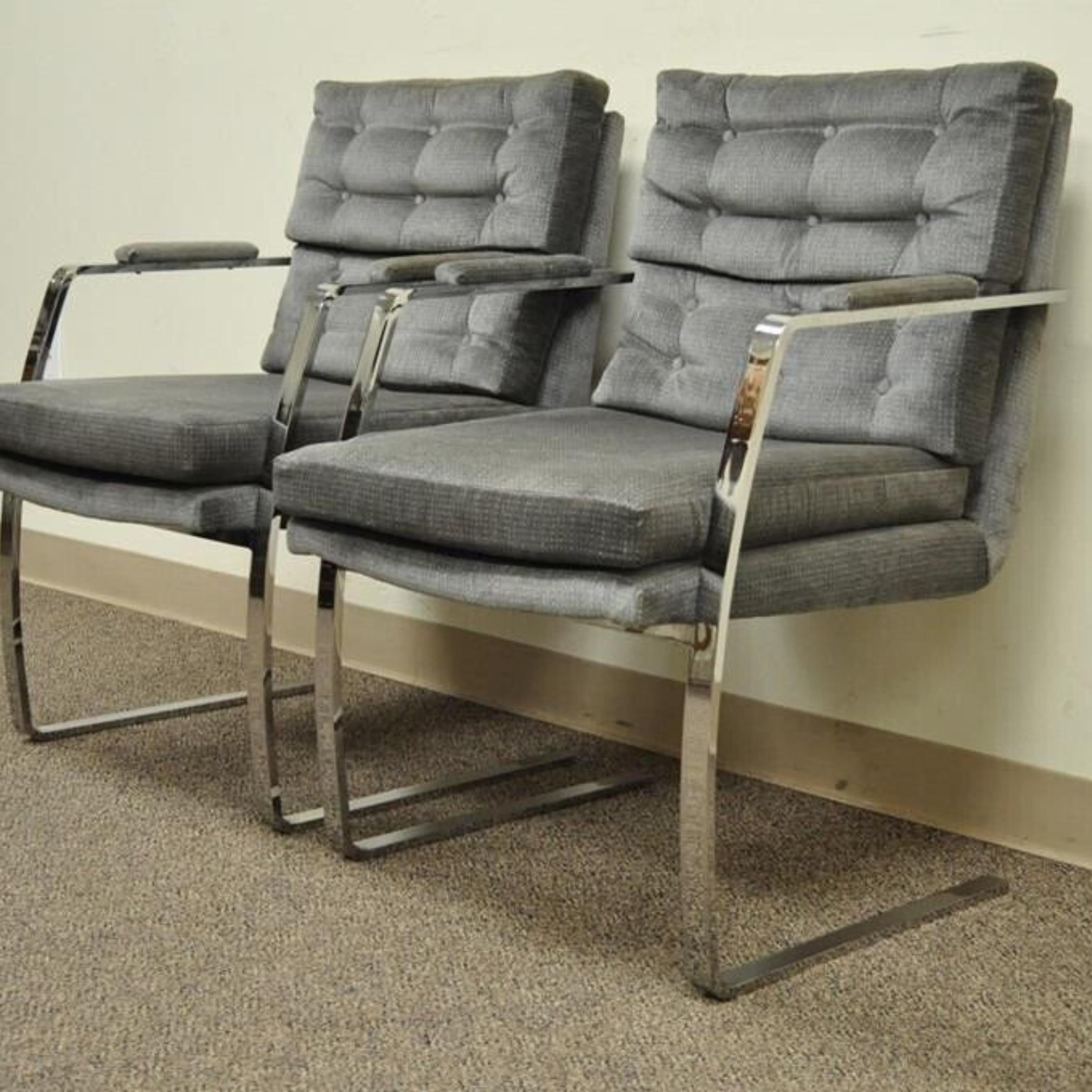 Paire de fauteuils cantilever en acier chromé de style Milo Baughman, mi-siècle moderne en vente 5