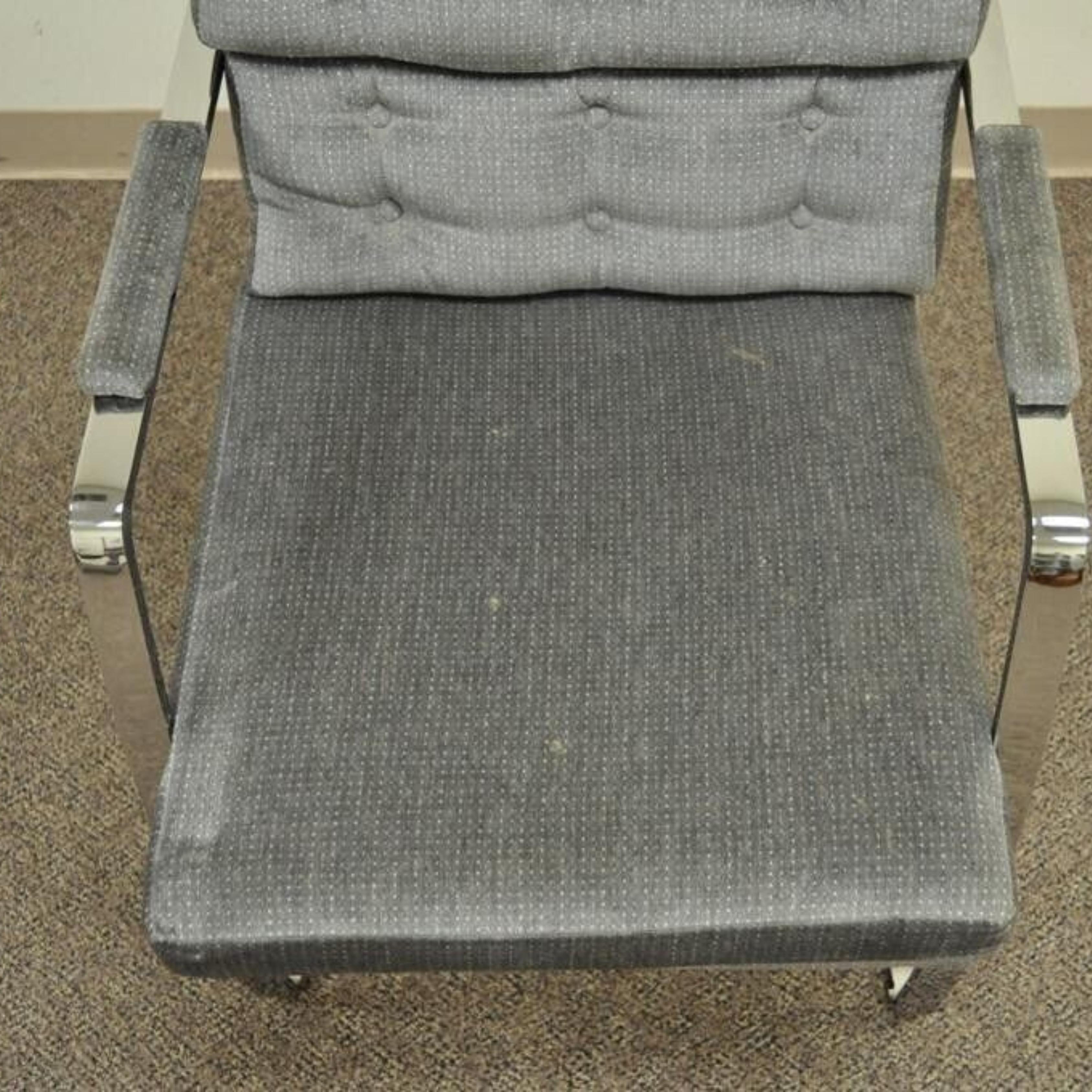 Paire de fauteuils cantilever en acier chromé de style Milo Baughman, mi-siècle moderne Bon état - En vente à Philadelphia, PA