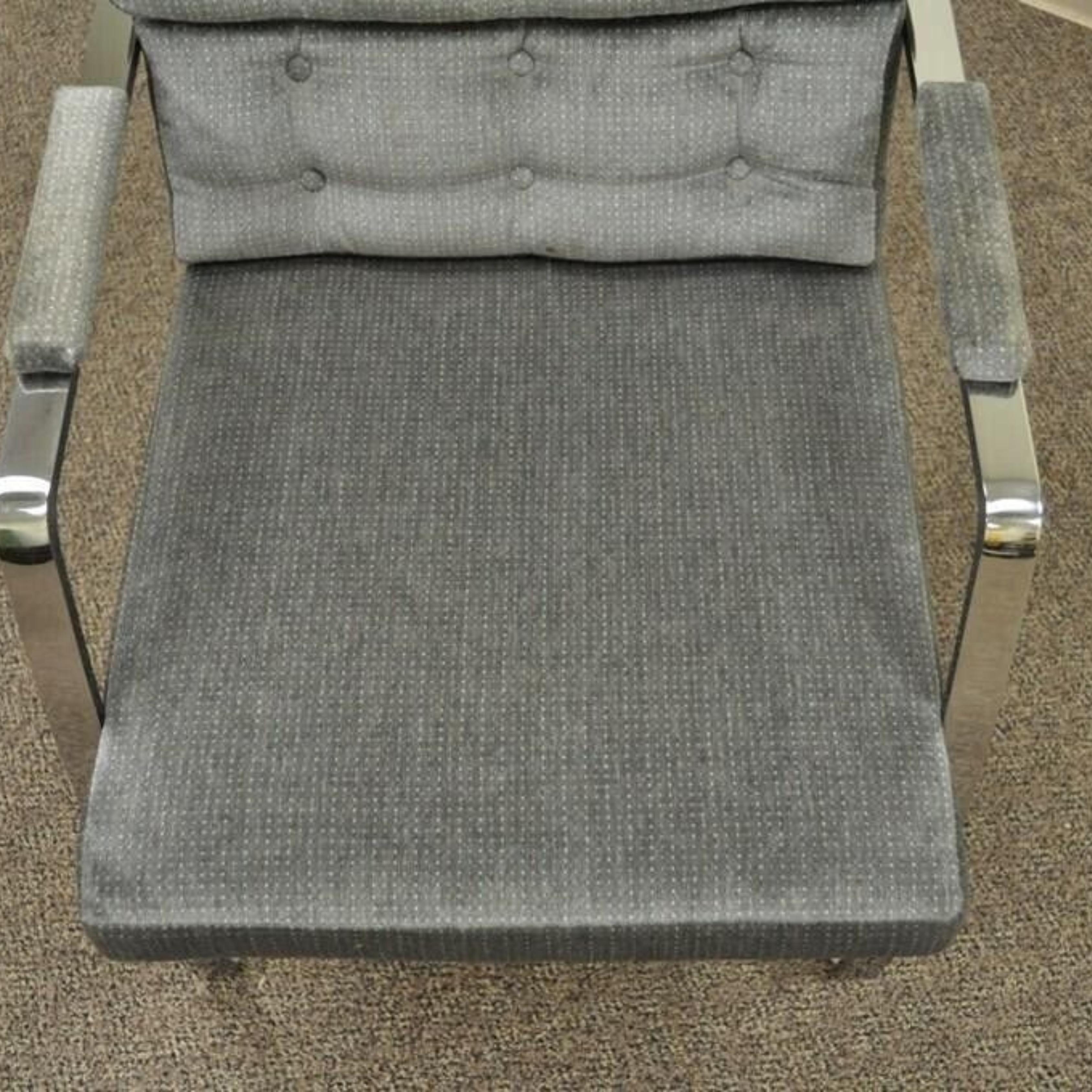 Acier Paire de fauteuils cantilever en acier chromé de style Milo Baughman, mi-siècle moderne en vente