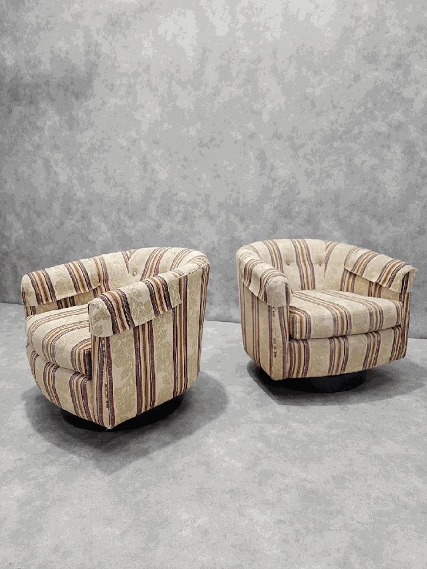Mid Century Modern Milo Baughman Style Ebony Base Swivel Tub Chairs - Pair In Good Condition In Chicago, IL