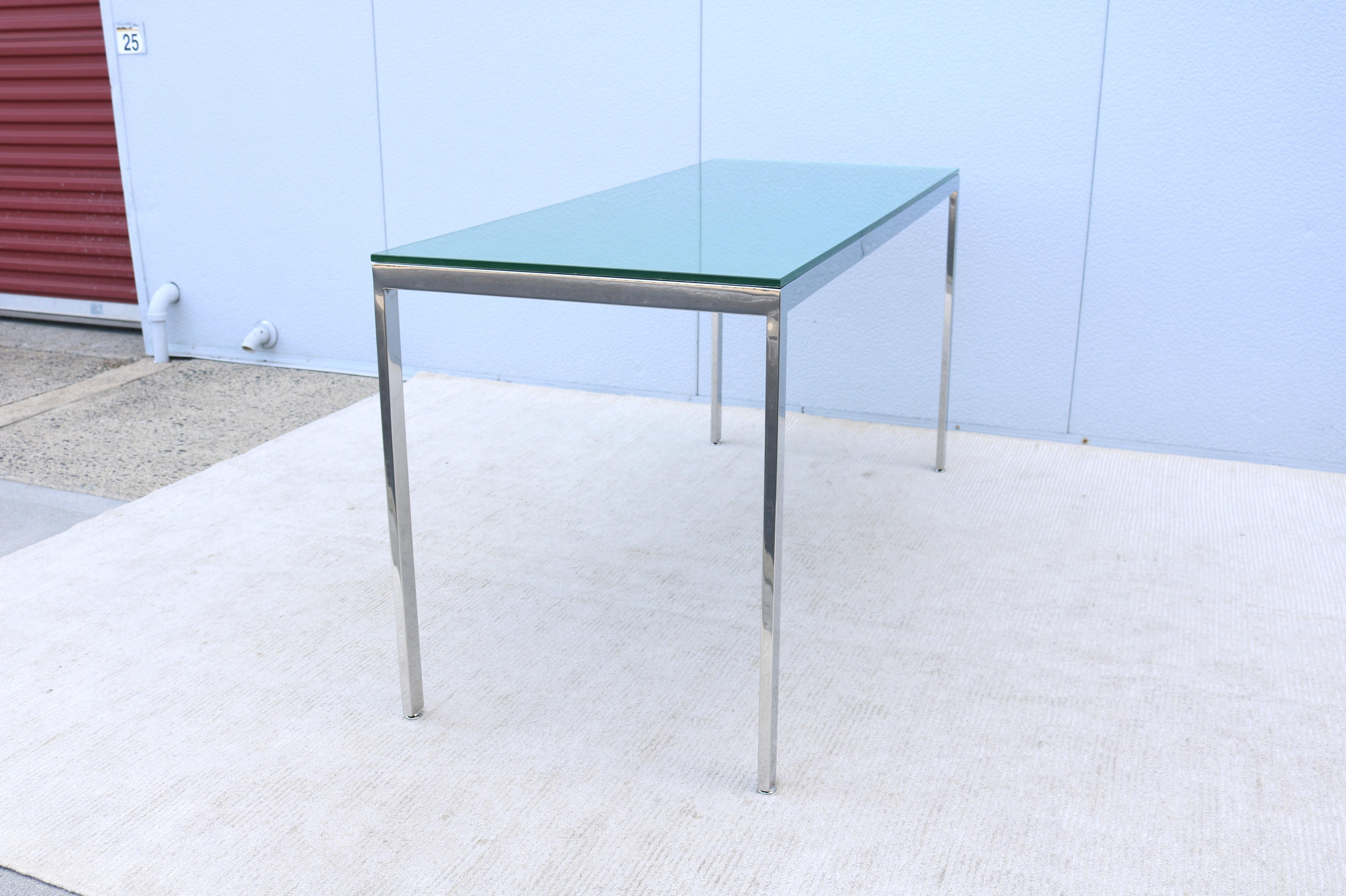 Table de bureau/table de salle à manger de style Milo Baughman en verre et acier inoxydable, mi-siècle moderne en vente 3