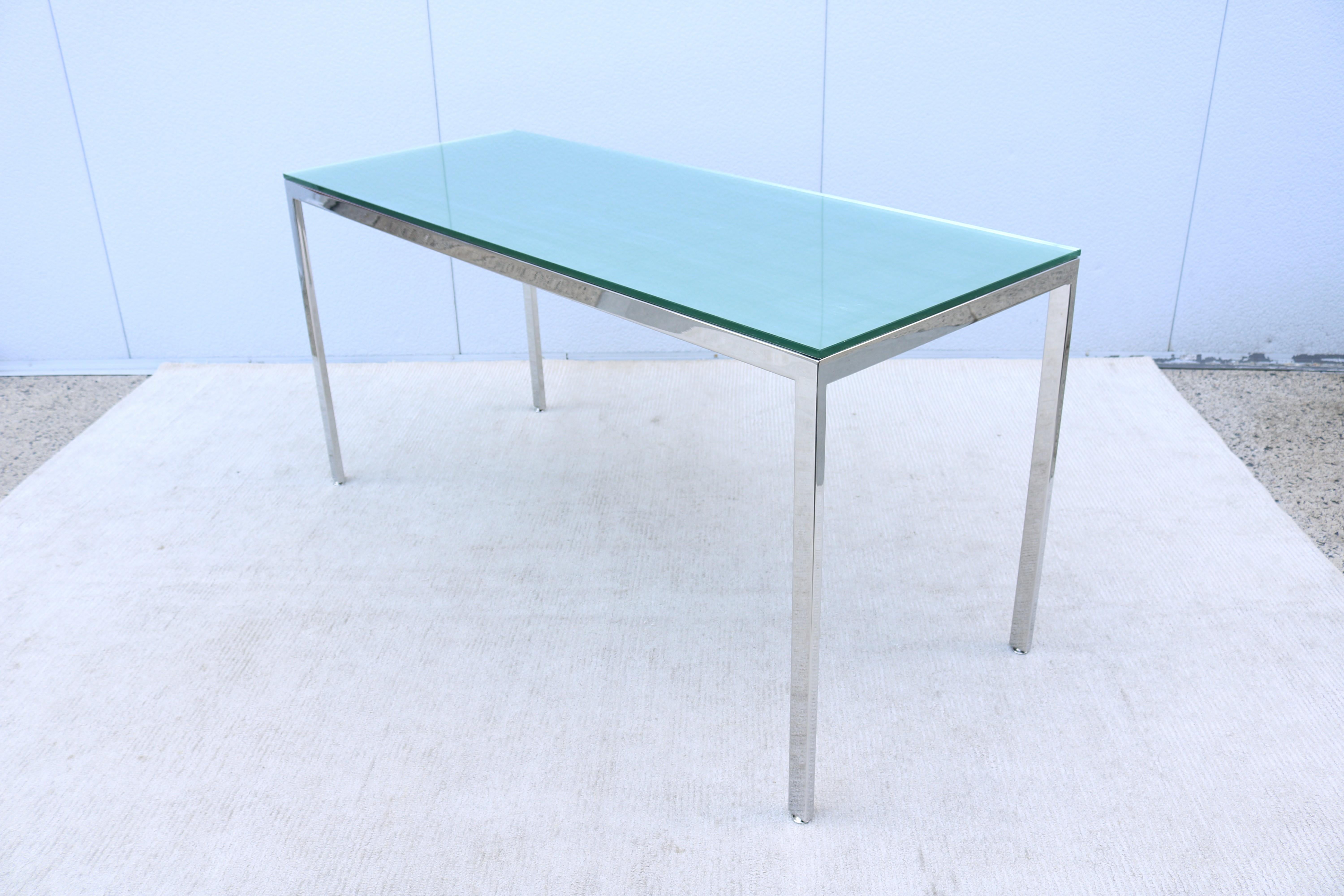 Table de bureau/table de salle à manger de style Milo Baughman en verre et acier inoxydable, mi-siècle moderne en vente 4