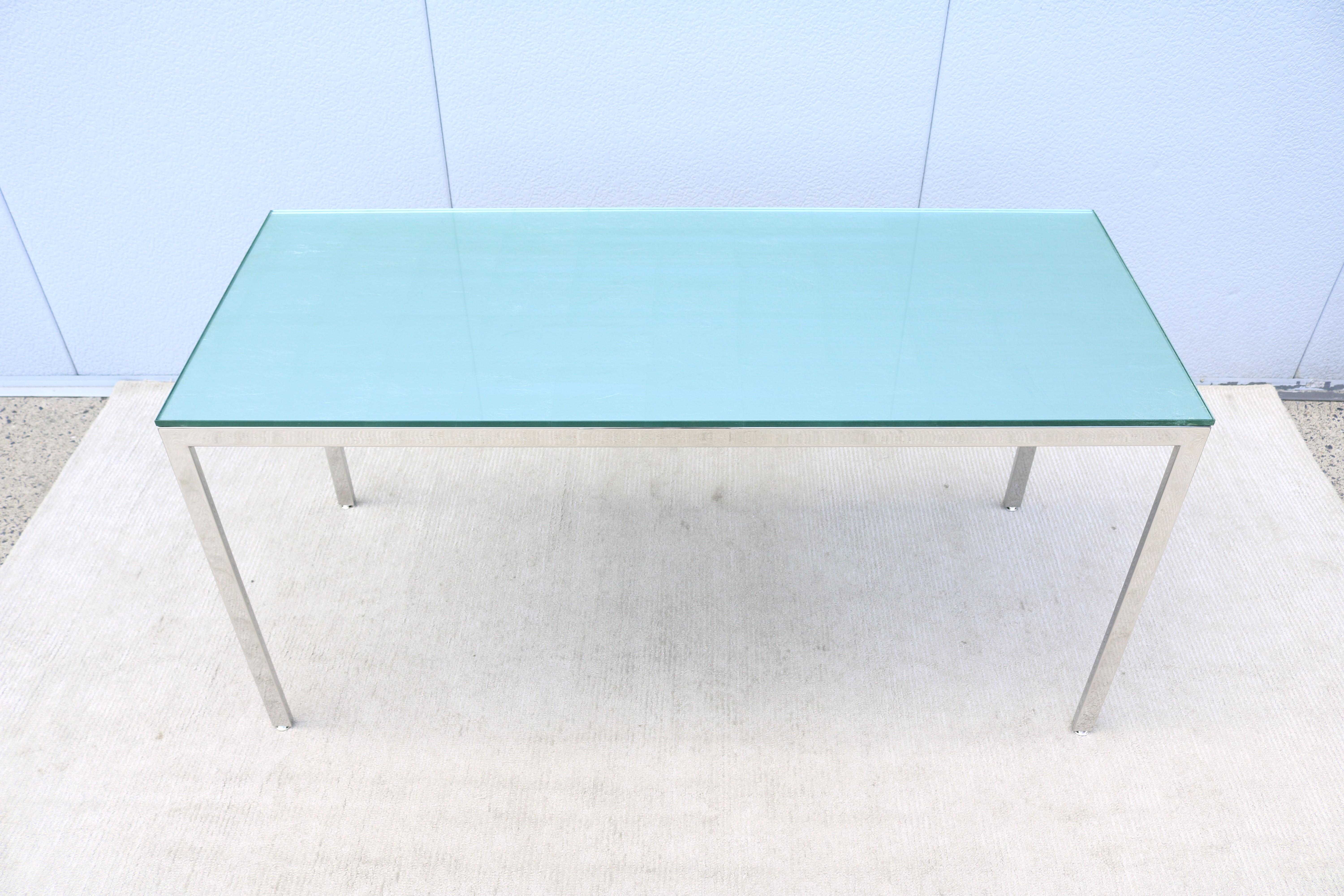 Mid-Century Modern Table de bureau/table de salle à manger de style Milo Baughman en verre et acier inoxydable, mi-siècle moderne en vente