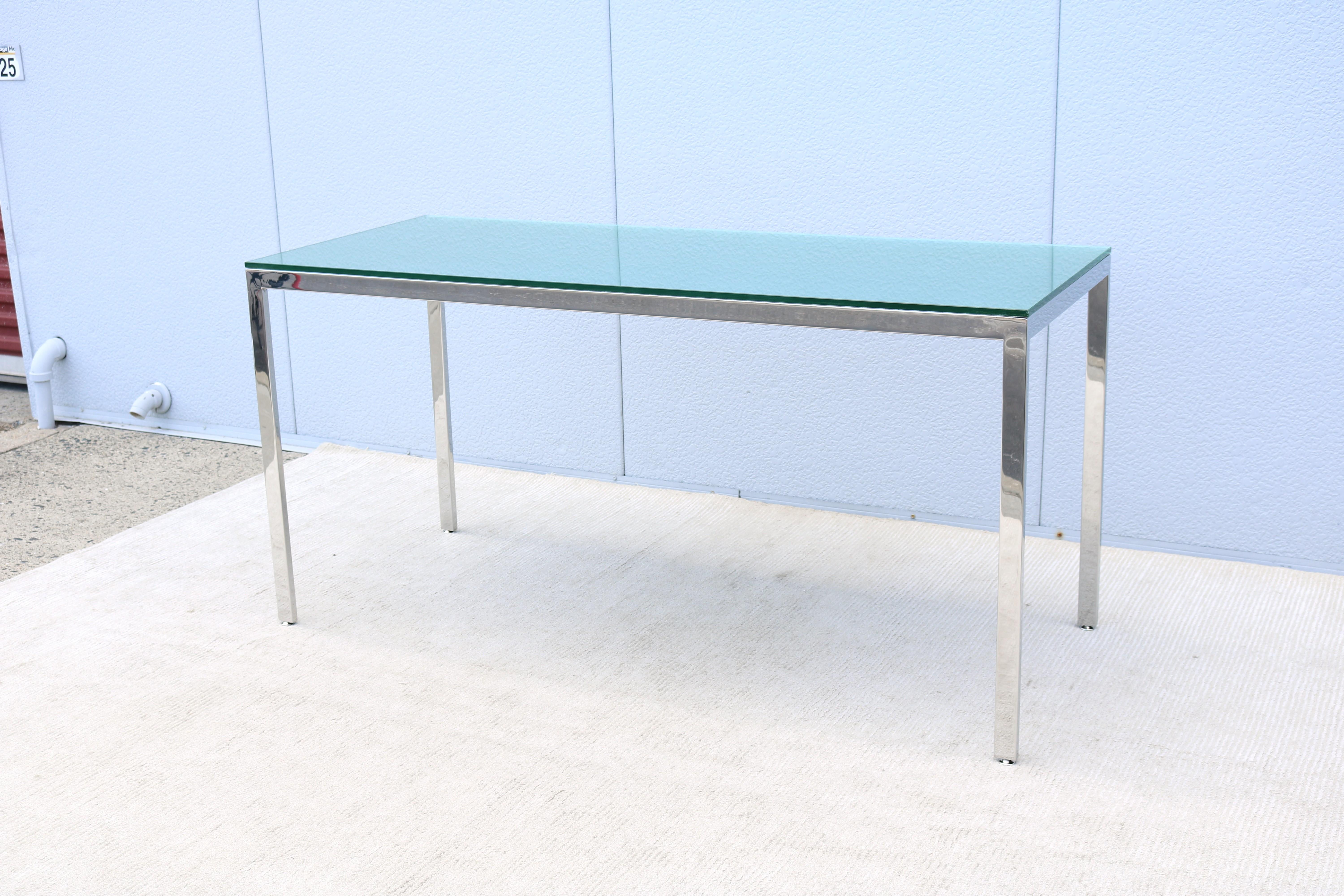 Table de bureau/table de salle à manger de style Milo Baughman en verre et acier inoxydable, mi-siècle moderne Excellent état - En vente à Secaucus, NJ