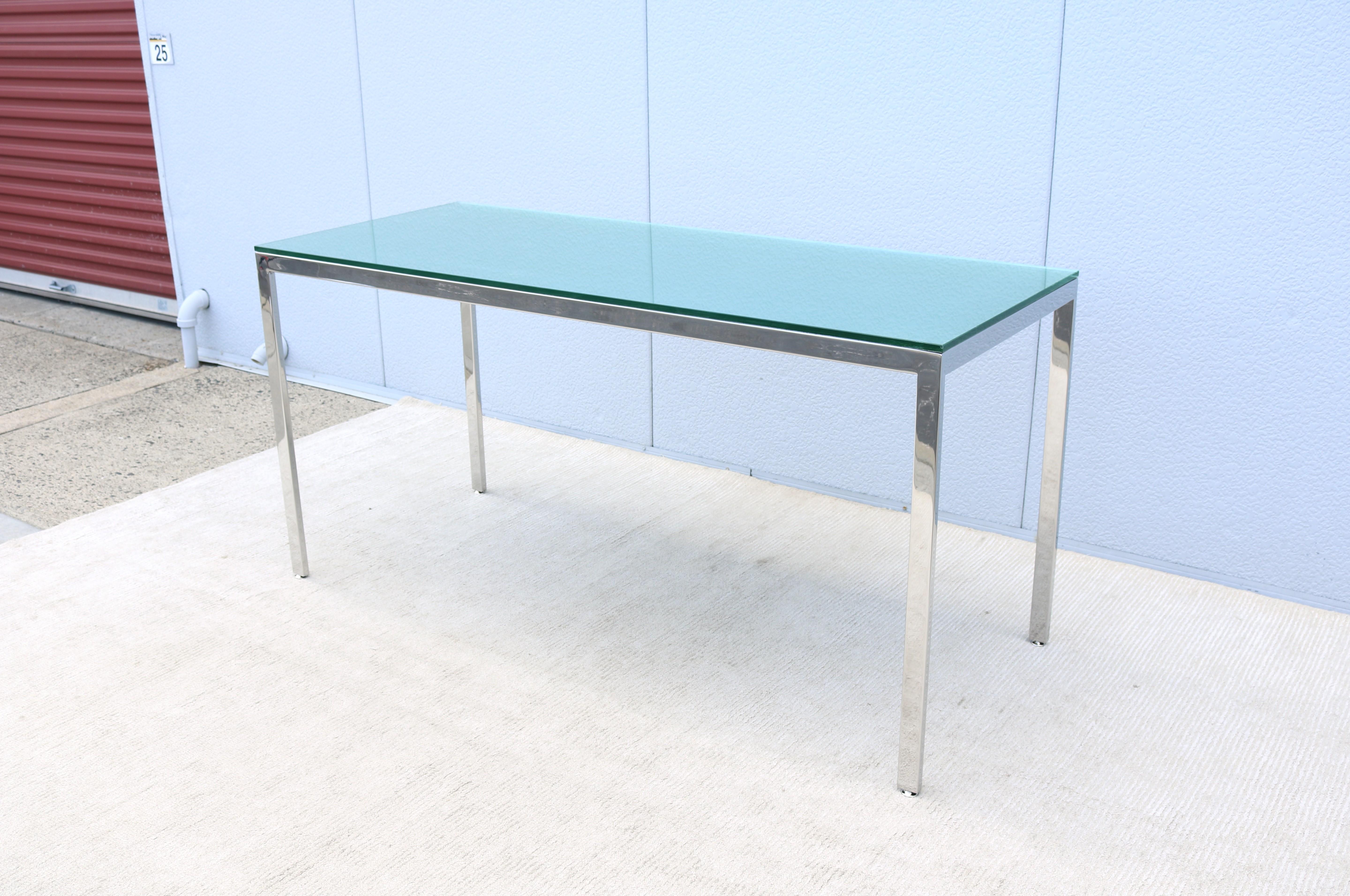 Acier inoxydable Table de bureau/table de salle à manger de style Milo Baughman en verre et acier inoxydable, mi-siècle moderne en vente