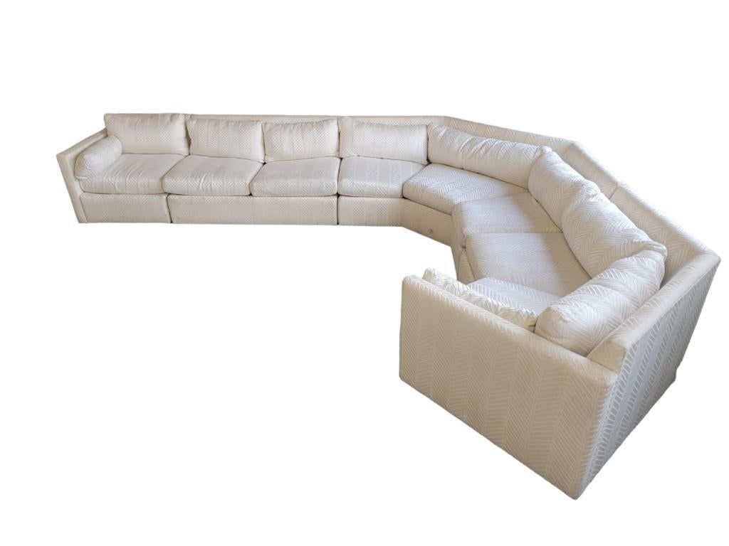 Sechseckiges geschwungenes Sechseckiges Sofa im Stil von Milo Baughman im Mid-Century Modern-Stil von Drexel (Moderne der Mitte des Jahrhunderts) im Angebot