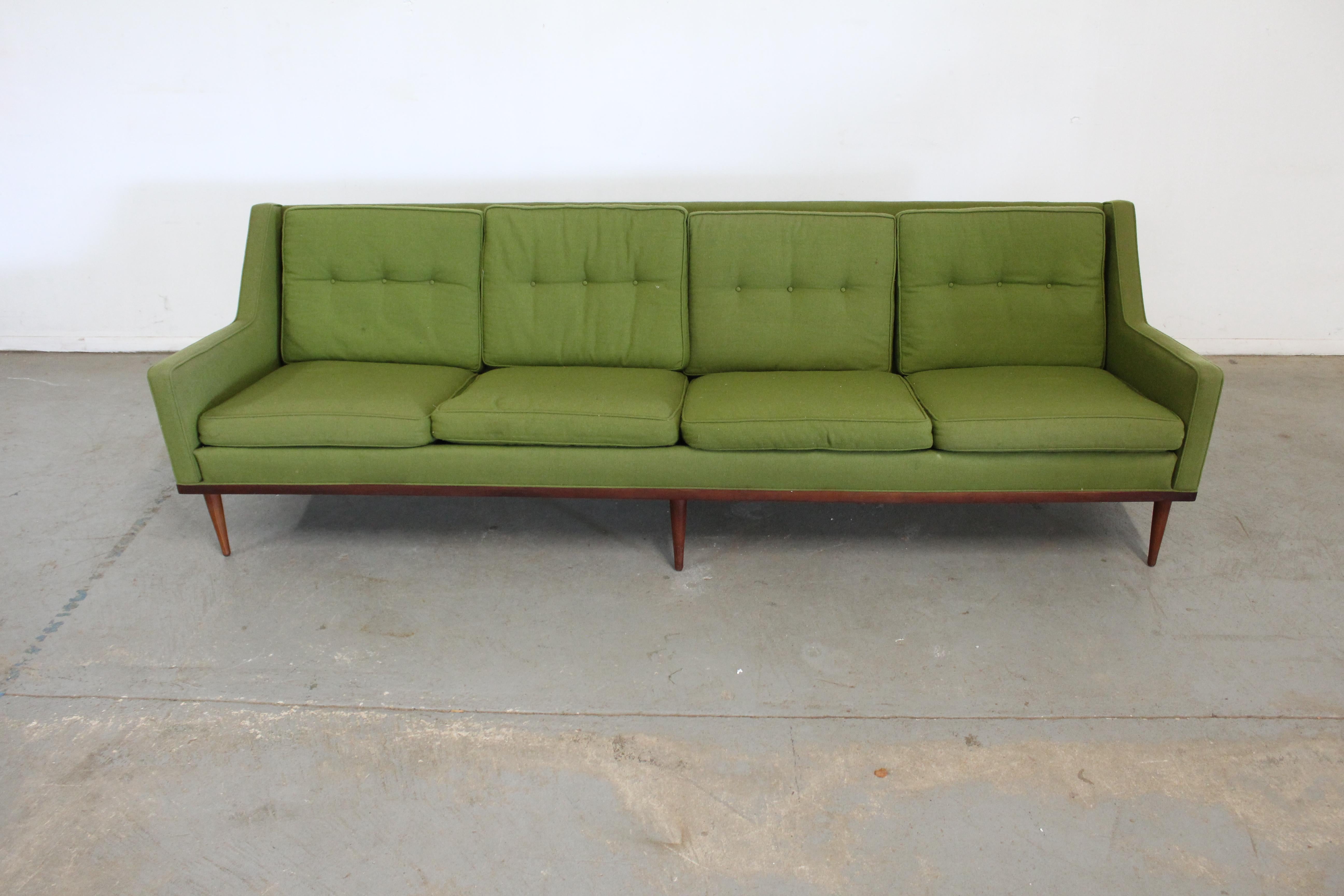 Mid-Century Modern Milo Baughman Stil Bleistift-Sofa mit gespreizten Beinen 93