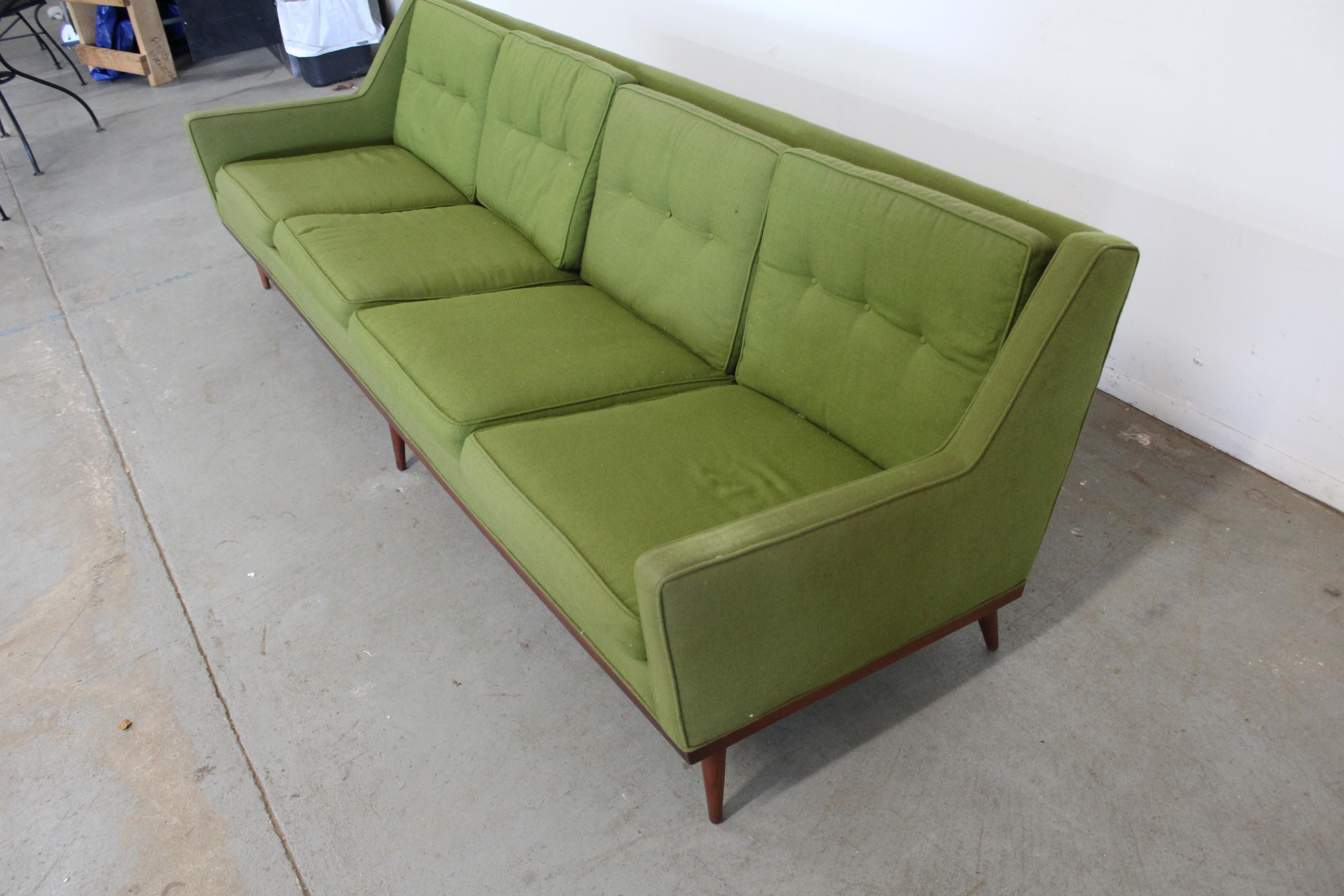 Mid-Century Modern Milo Baughman Stil Bleistift-Sofa mit gespreizten Beinen 93