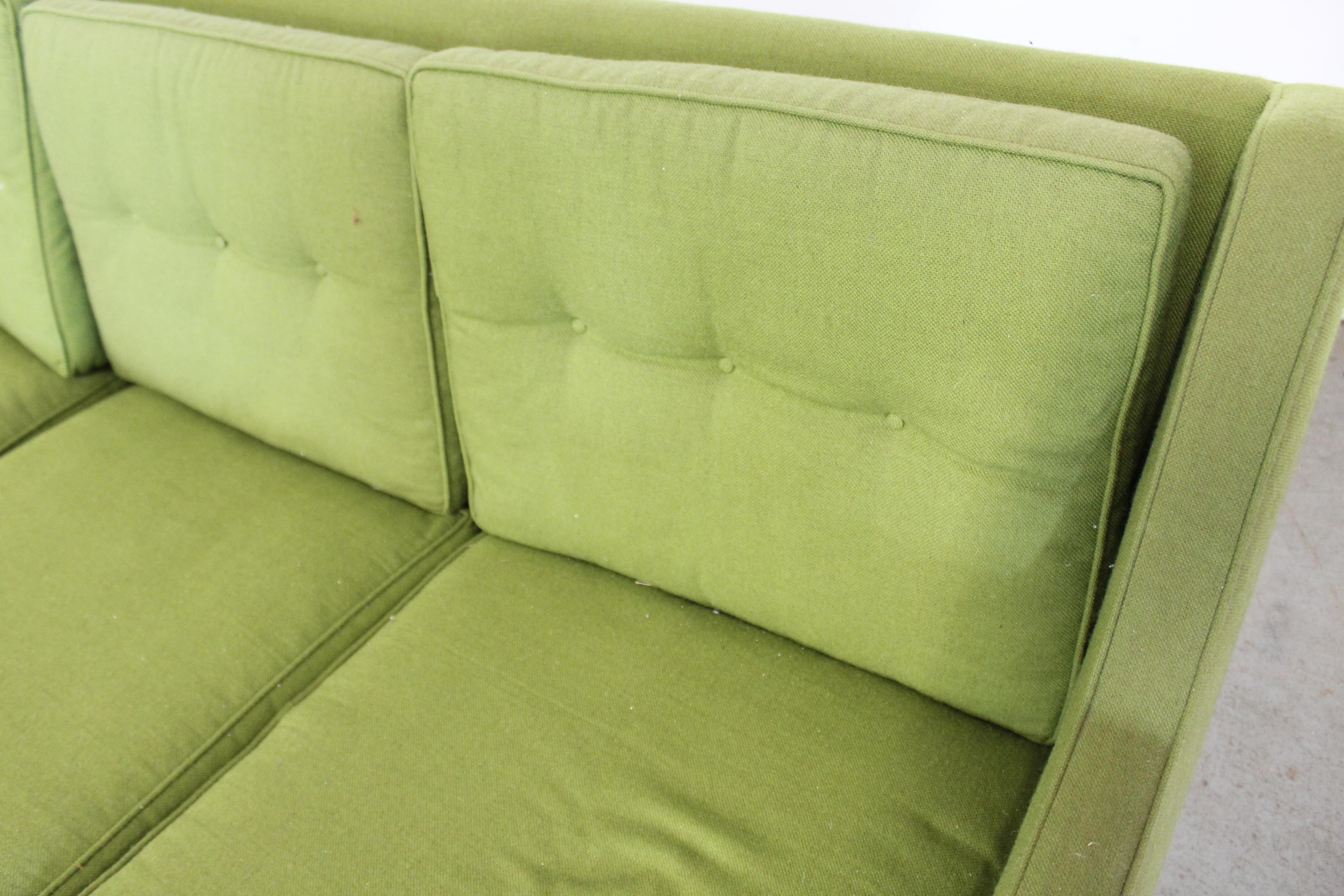 Mid-Century Modern Milo Baughman Stil Bleistift-Sofa mit gespreizten Beinen 93