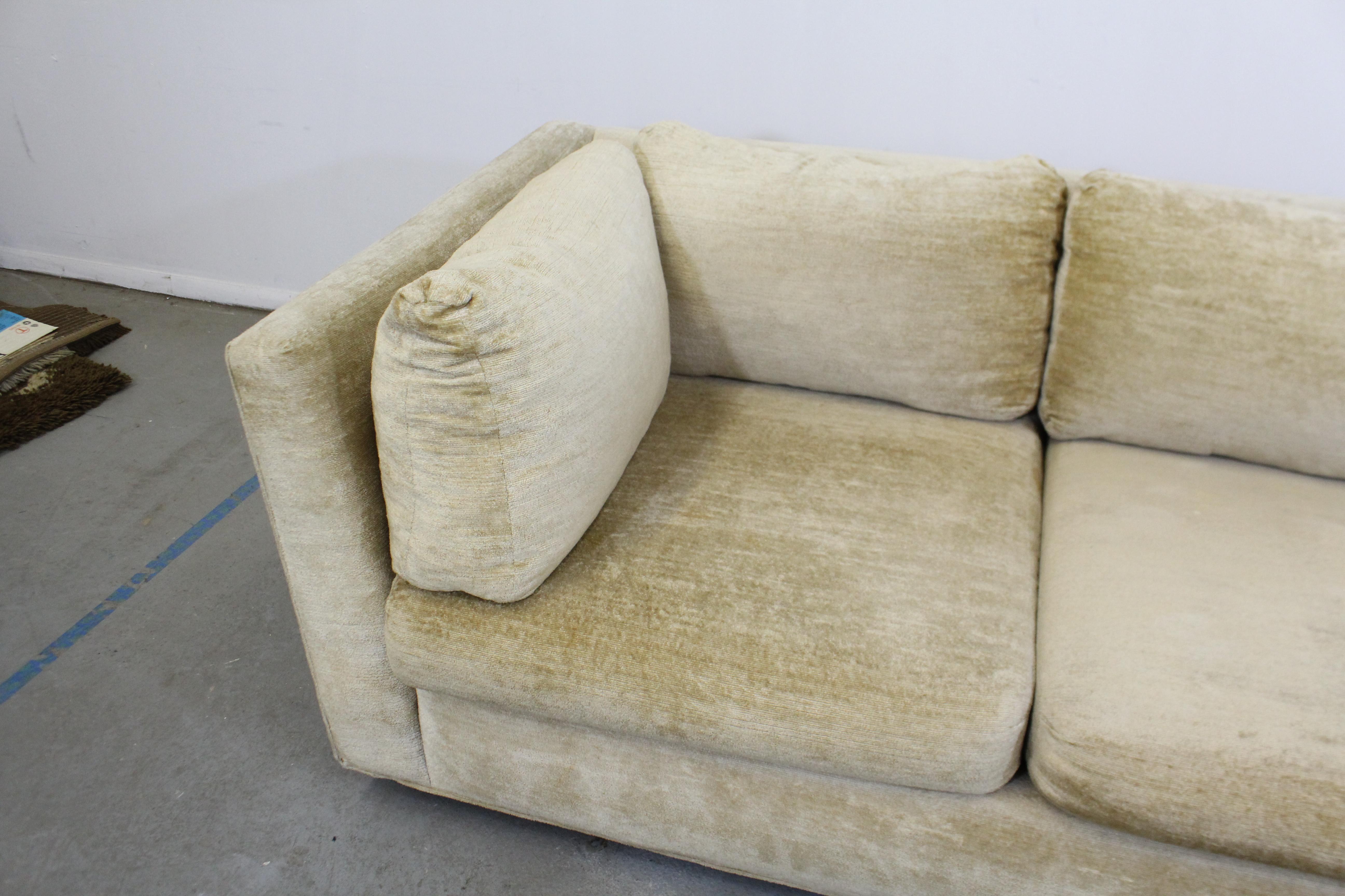 Mid-Century Modern Milo Baughman Style Stratford 3-Seat Sofa In Good Condition In Wilmington, DE