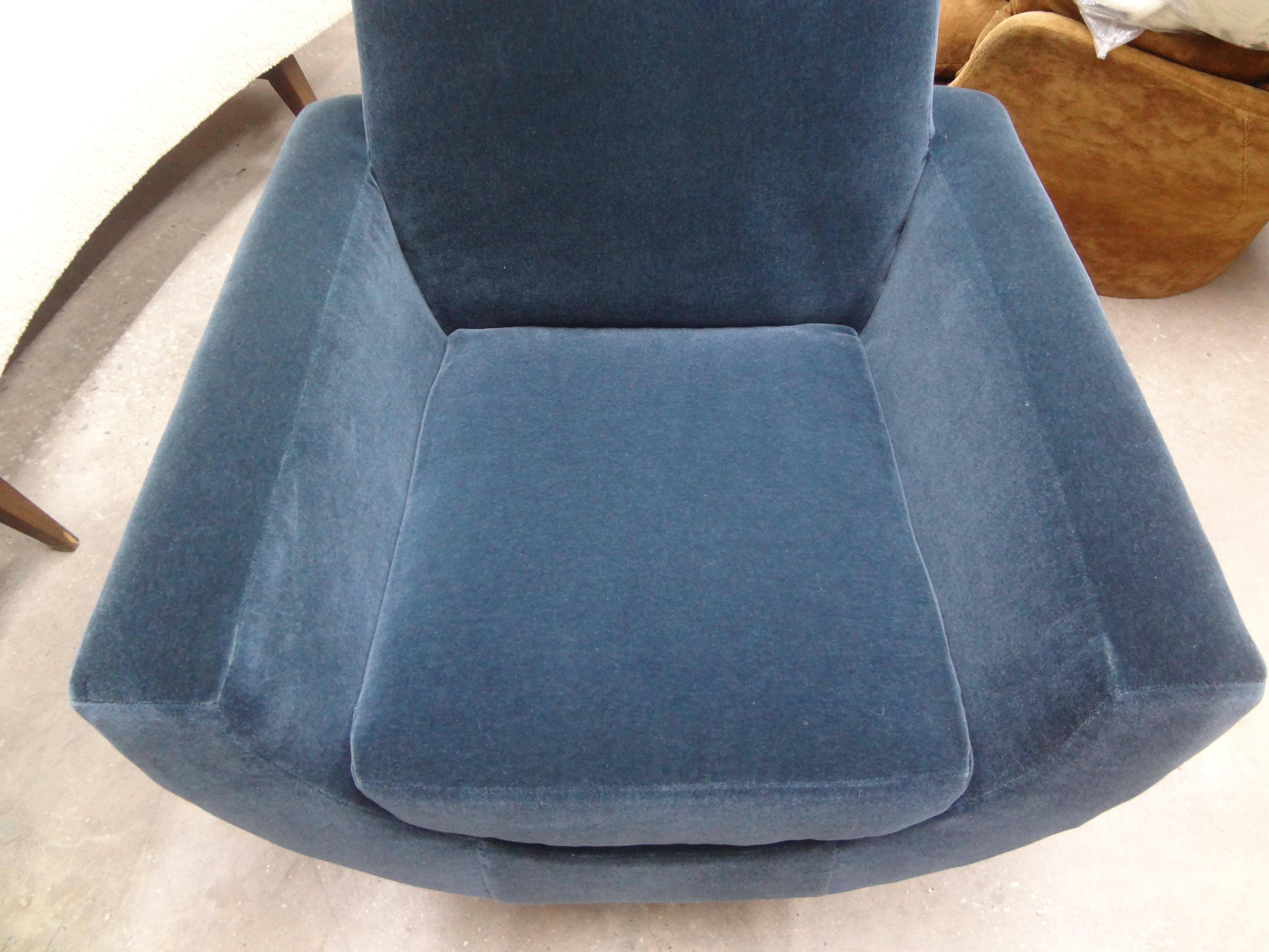 Mohair Mid-Century Modern Milo Baughman Style Swivel Chair For Sale