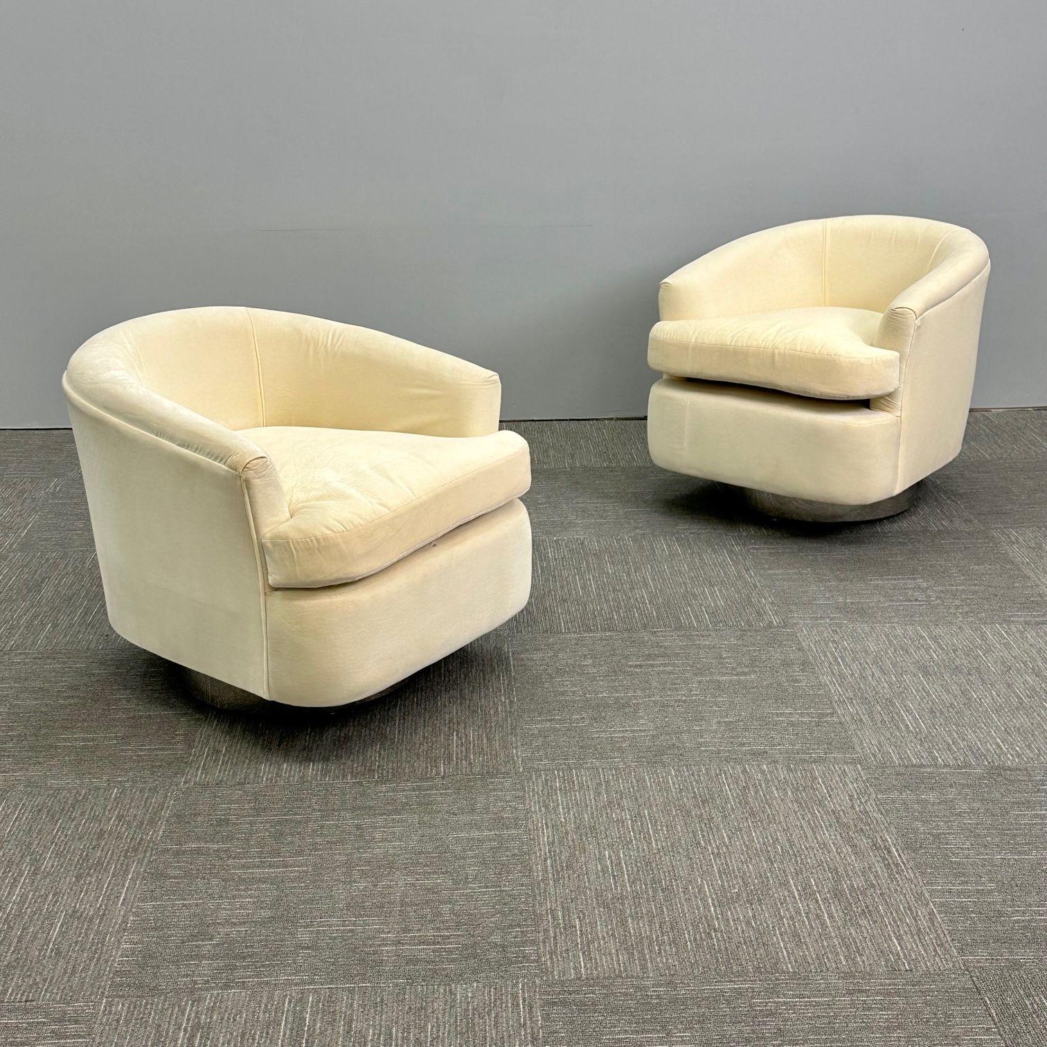 Mid-Century Modern Milo Baughman Style Swivel Chairs, Chrome Base, Cream Mohair
 
Pair of modern Milo Baughman inspired swivel chairs having a chrome finished base and cream mohair upholstery. This chair sits about 3 inches off the ground and has a