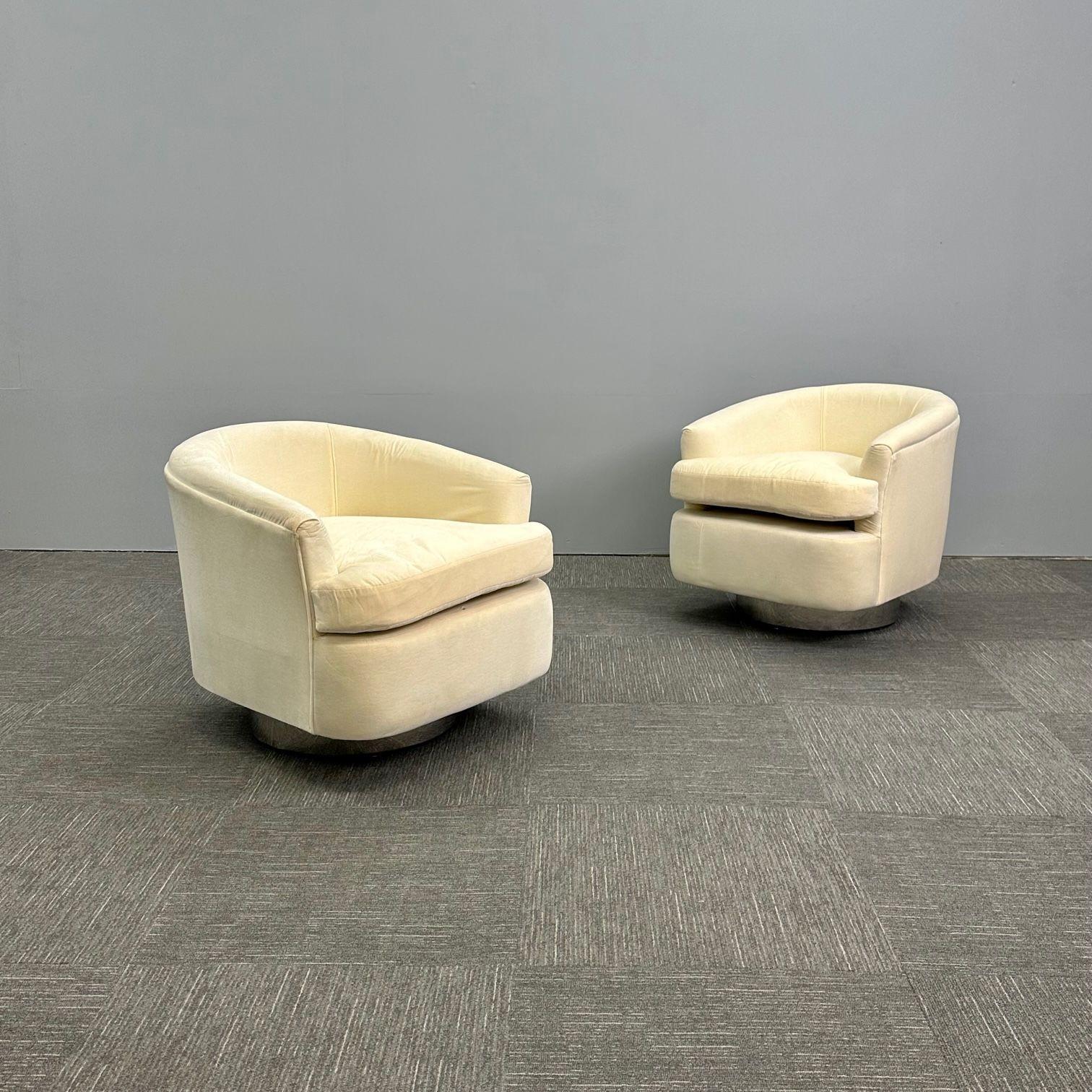 European Mid-Century Modern Milo Baughman Style Swivel Chairs, Chrome Base, Cream Mohair For Sale