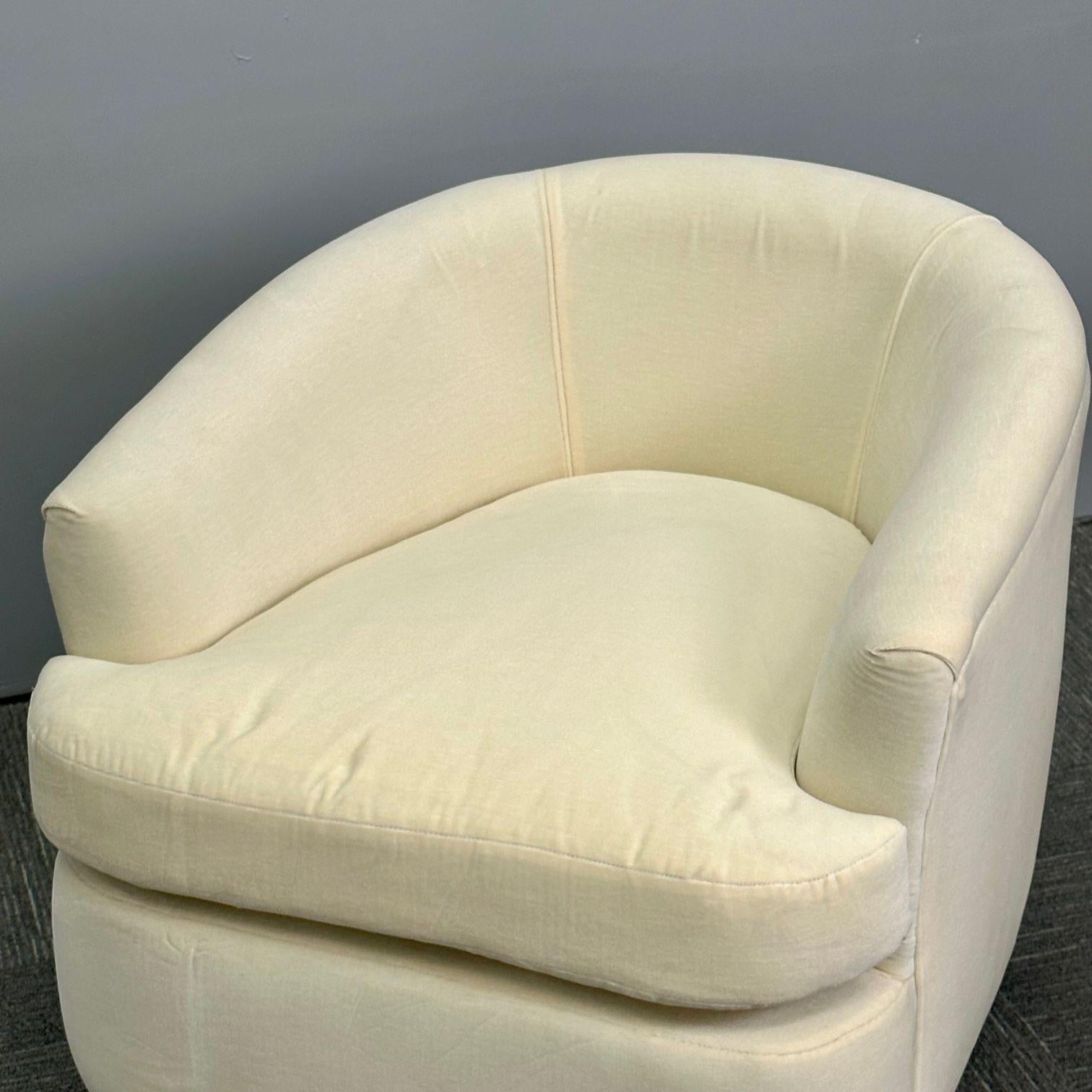 Mid-Century Modern Milo Baughman Style Swivel Chairs, Chrome Base, Cream Mohair For Sale 3