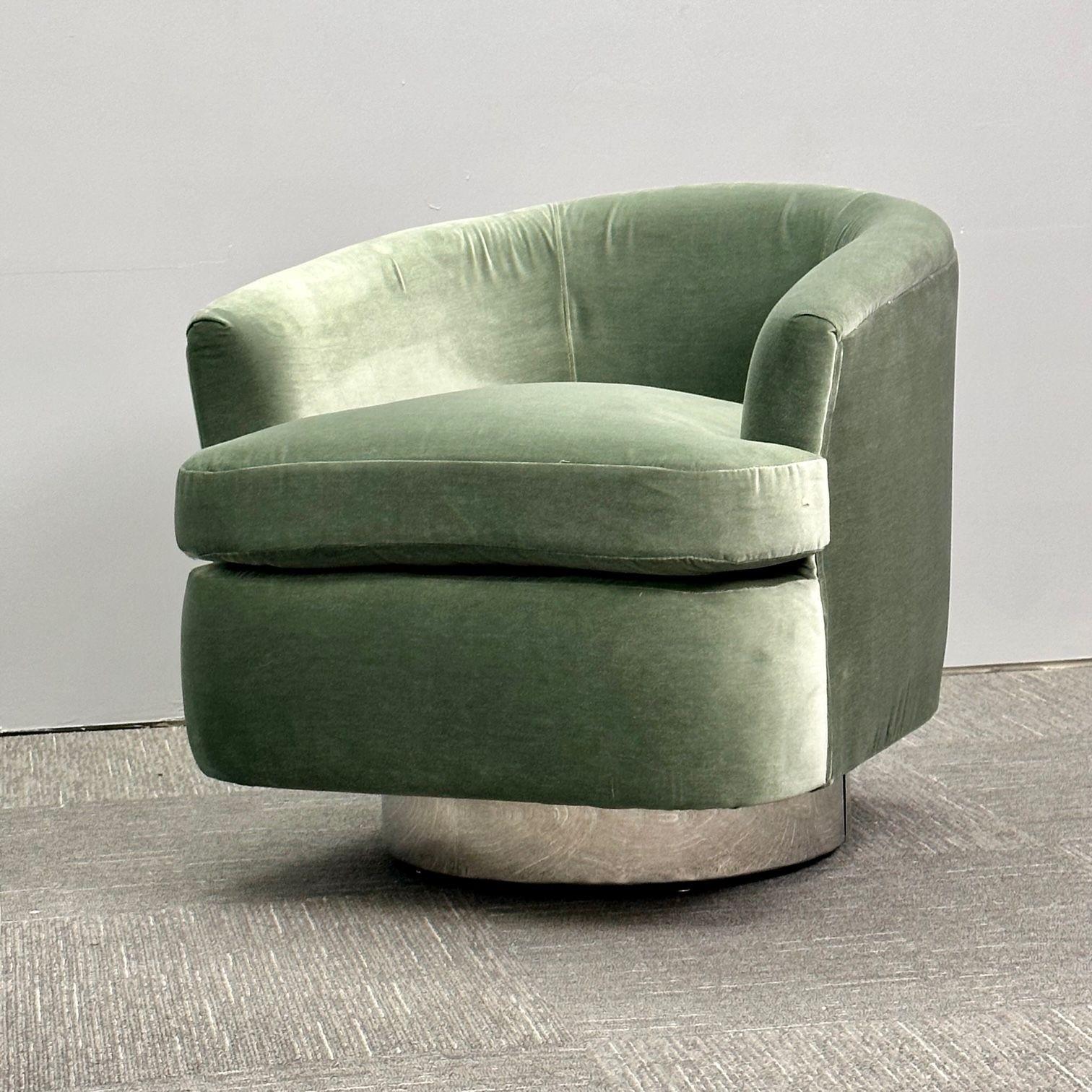 Mid-Century Modern Milo Baughman Style Swivel Chairs, Chrome Base, Green Velvet In New Condition In Stamford, CT