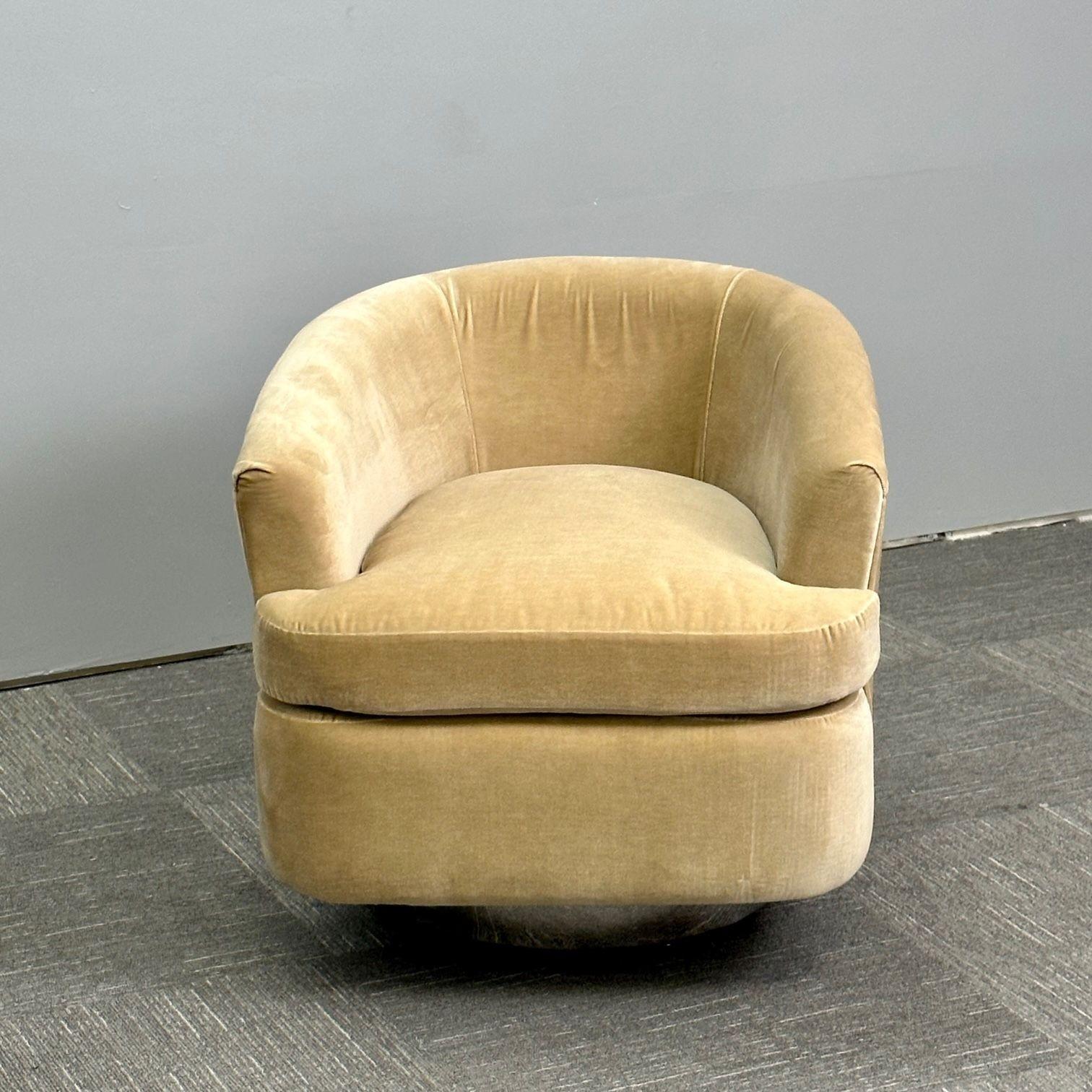 Mid-Century Modern Milo Baughman Style Swivel Chairs, Chrome Base, Tan Mohair For Sale 1