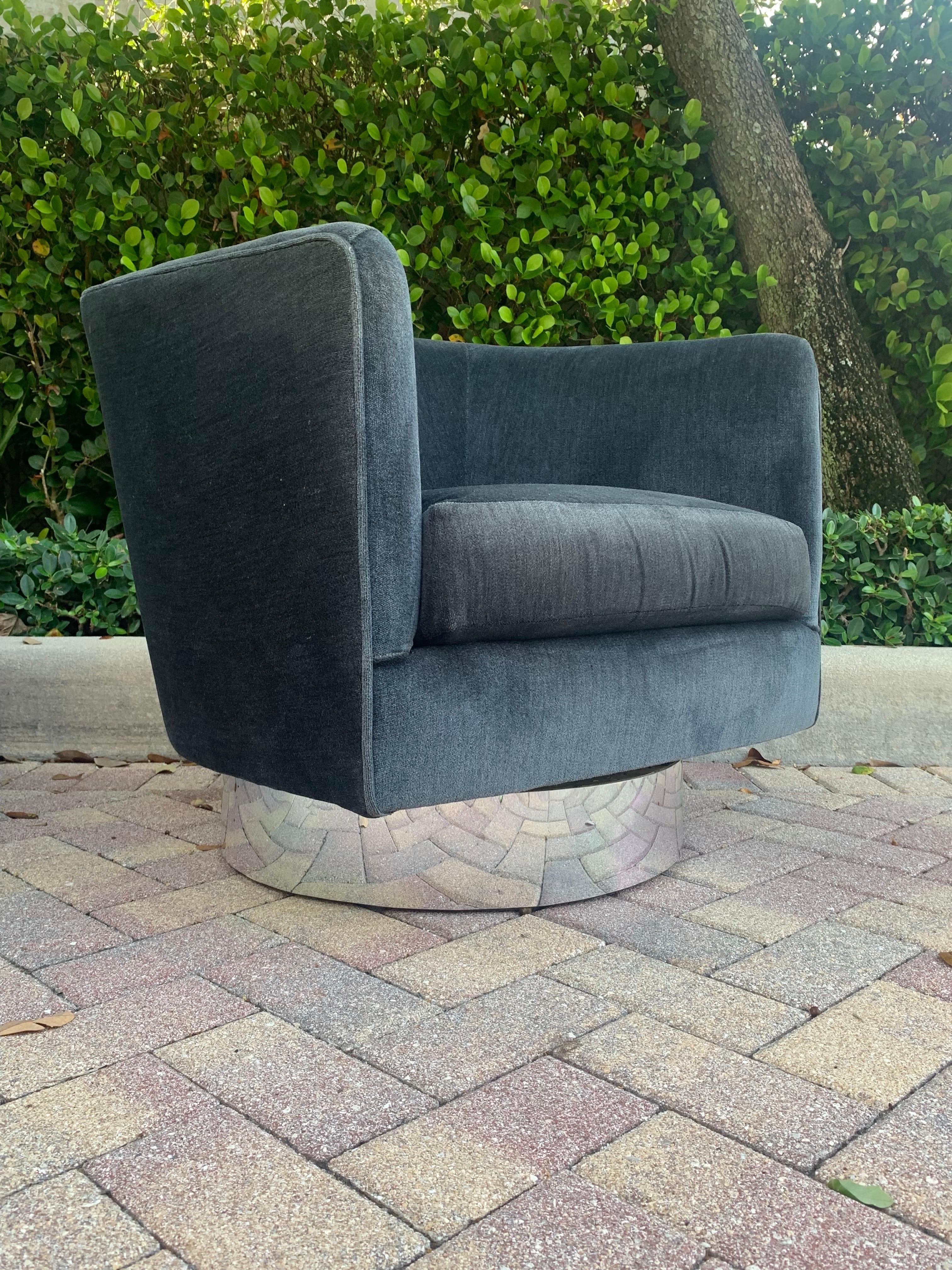 Mid-Century Modern Milo Baughman Style Swivel Lounge Chairs 5