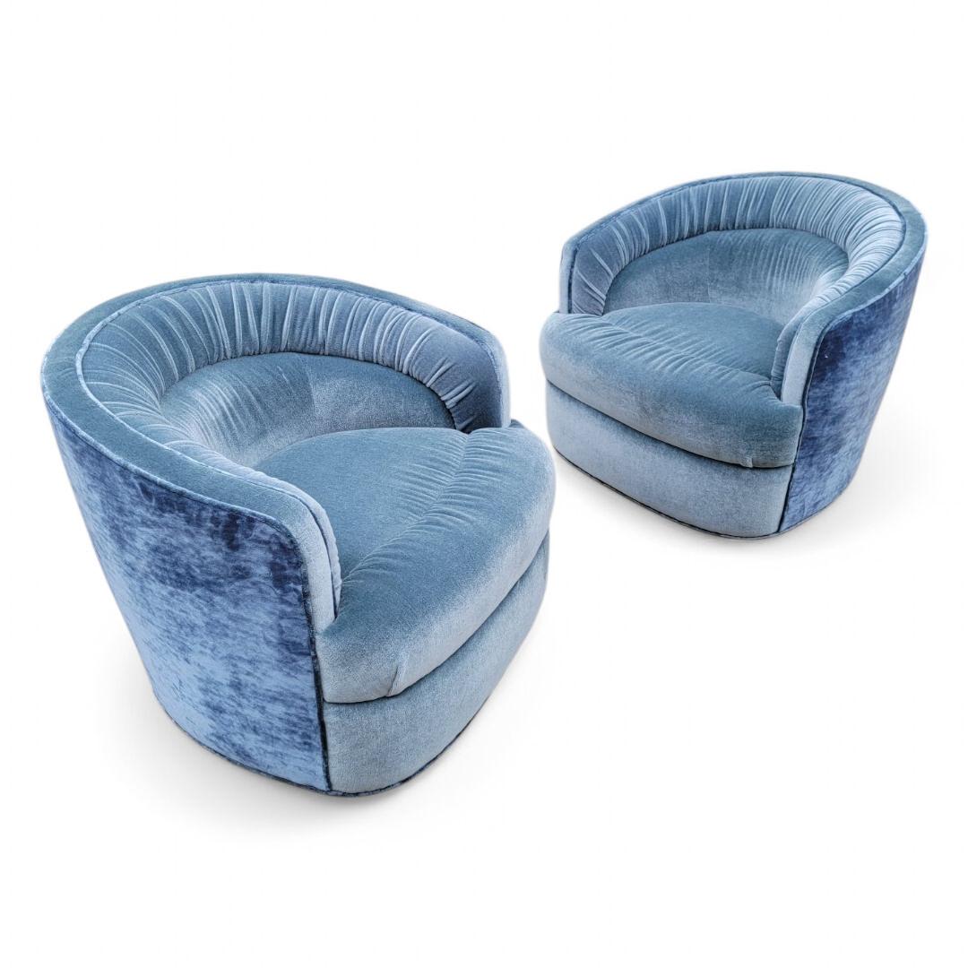 Mid Century Modern Milo Baughman Style Swivel Lounge Chairs Newly Upholstered In Good Condition For Sale In Chicago, IL