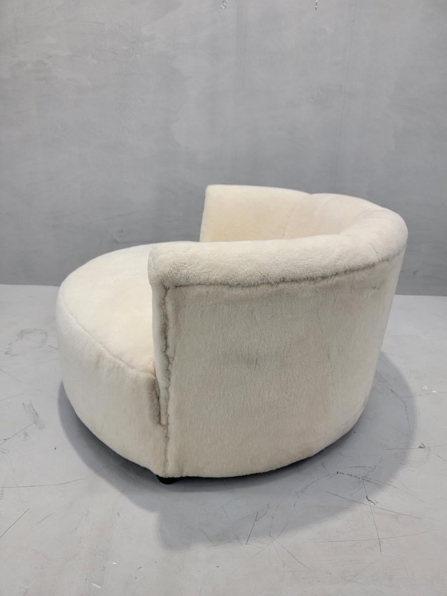 20th Century Mid Century Modern Milo Baughman Style Swivel Love Lounge Newly Upholstered For Sale