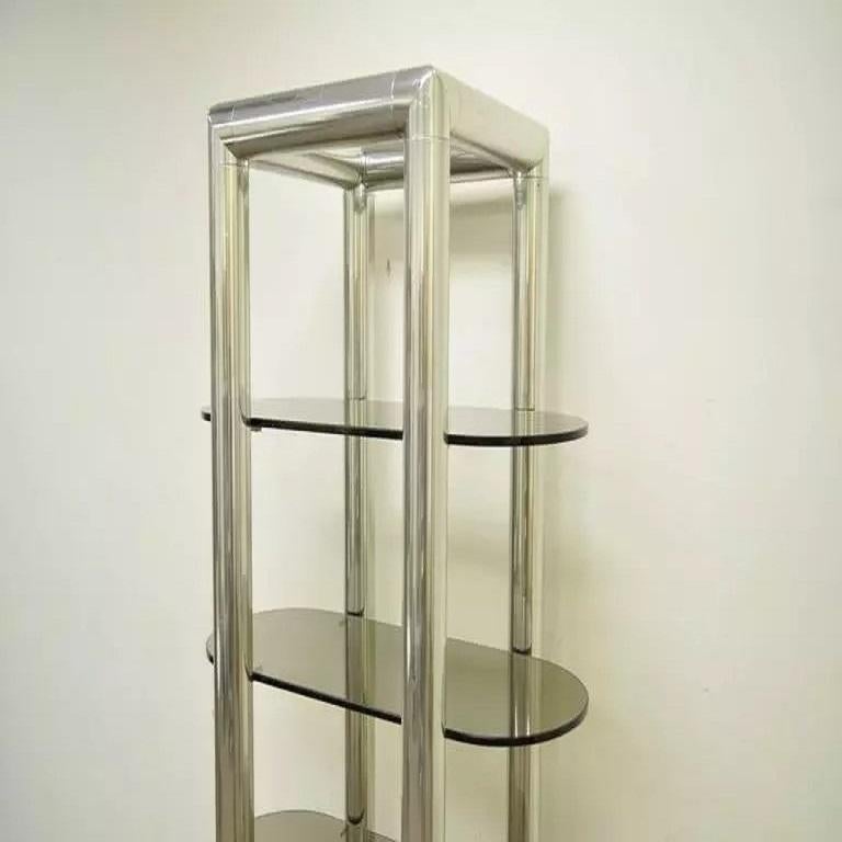 Étagère d'étagère en verre chromé tubulaire de style Milo Baughman, moderne du milieu du siècle dernier Bon état - En vente à Philadelphia, PA
