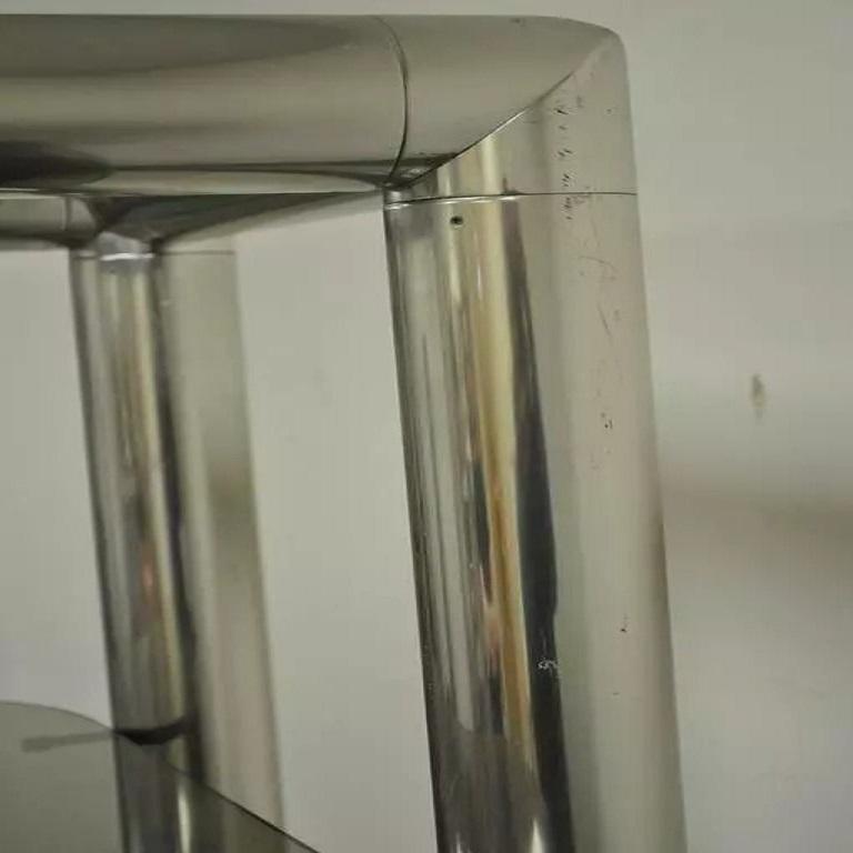 Aluminium Étagère d'étagère en verre chromé tubulaire de style Milo Baughman, moderne du milieu du siècle dernier en vente