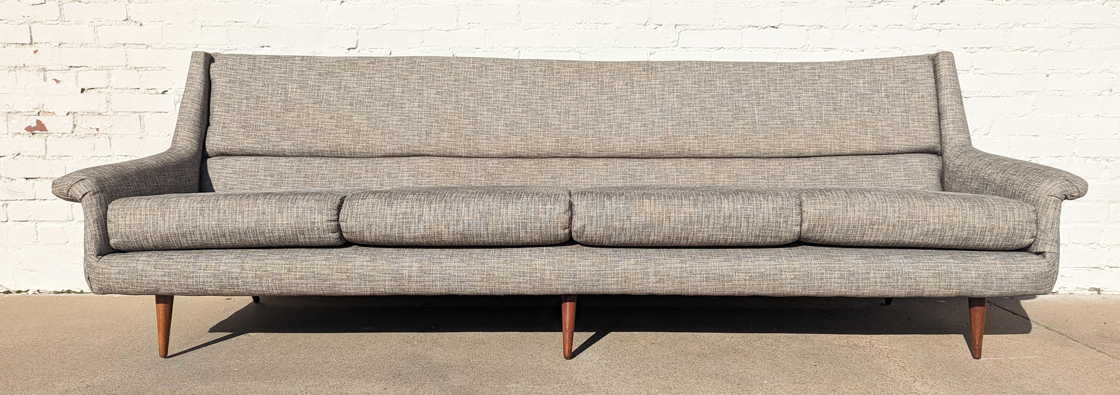 Mid Century Modern Milo Baughman Tuxedo Sofa  For Sale 3