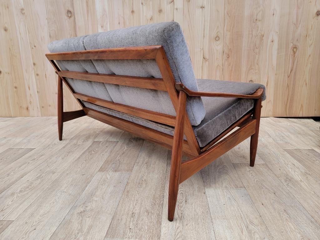 Mid-Century Modern Milo Baughman Walnut Frame Settee/Sofa Newly Upholstered In Good Condition In Chicago, IL