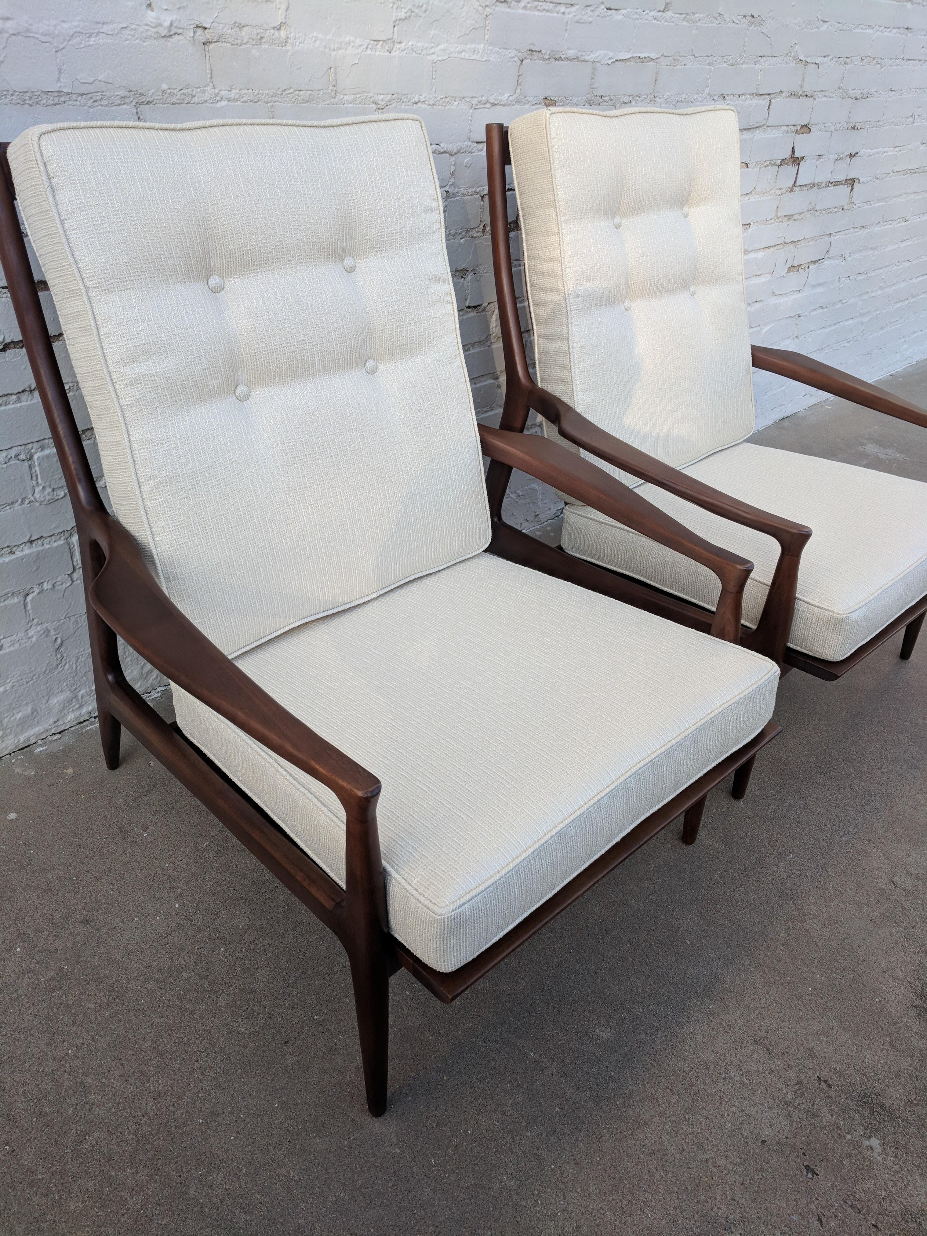 Mid Century Modern Milo Baughman Walnut Lounge Chairs For Sale 4