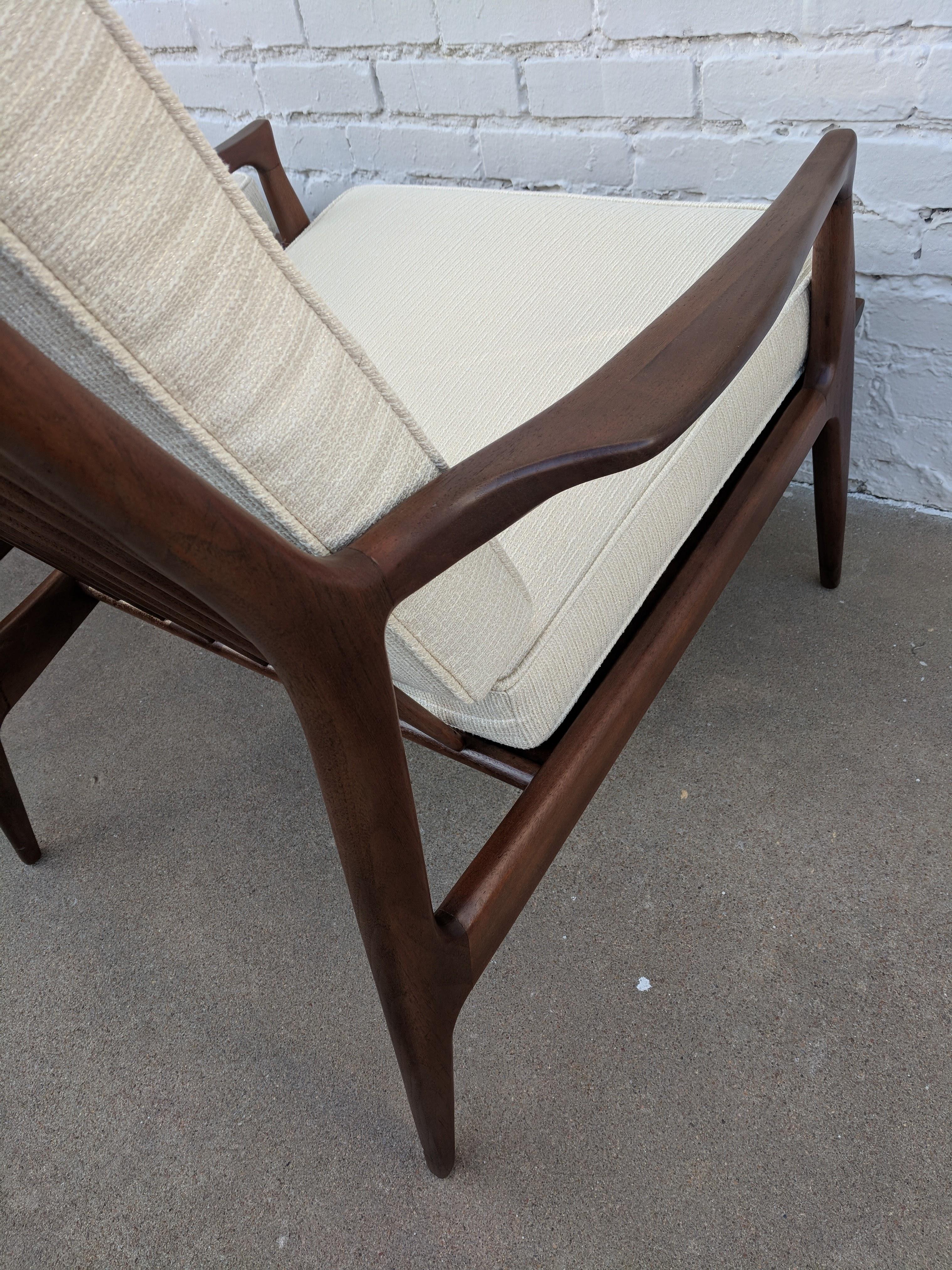 Mid Century Modern Milo Baughman Walnut Lounge Chairs For Sale 7