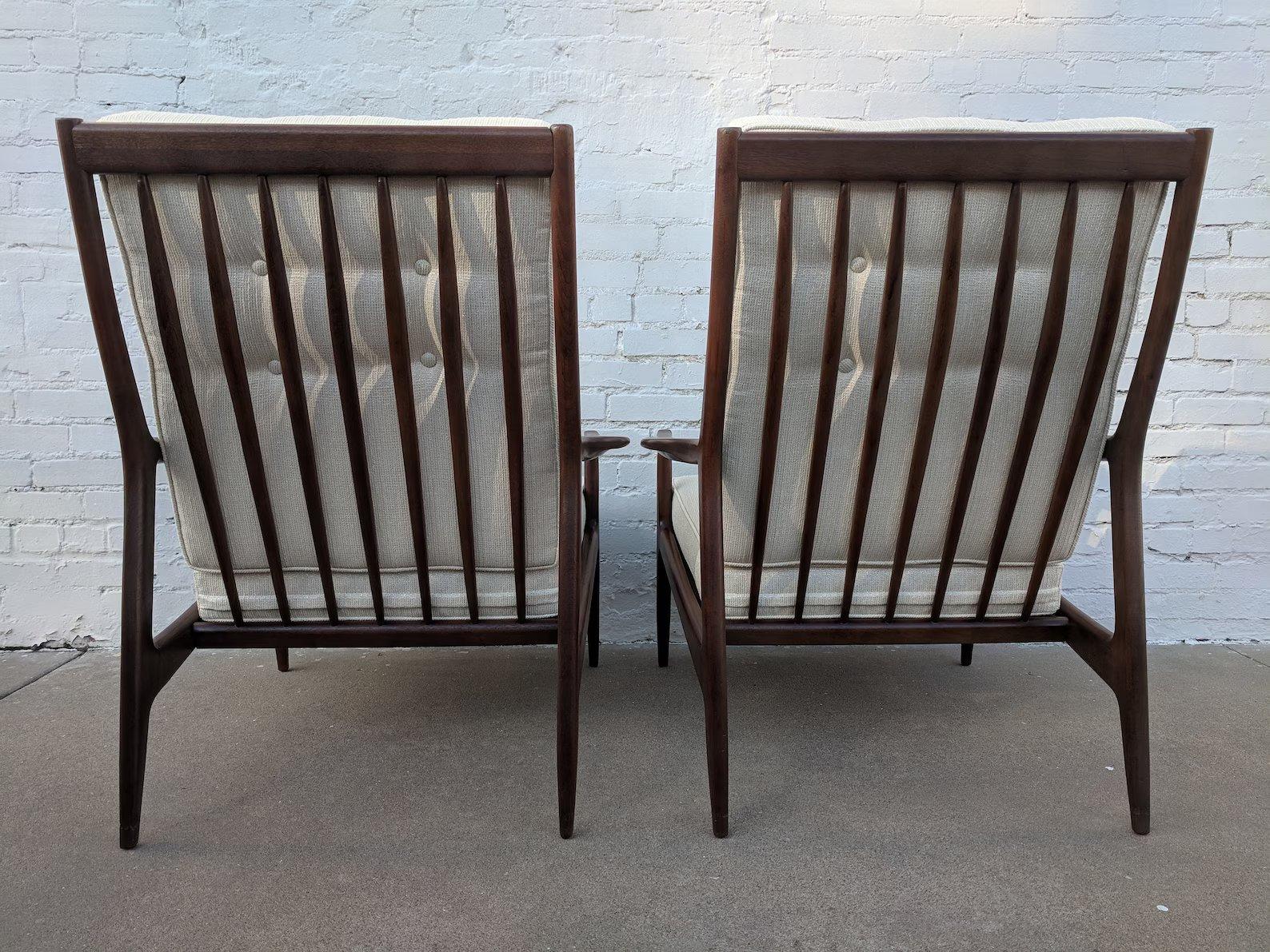 Mid Century Modern Milo Baughman Walnut Lounge Chairs In Good Condition For Sale In Tulsa, OK