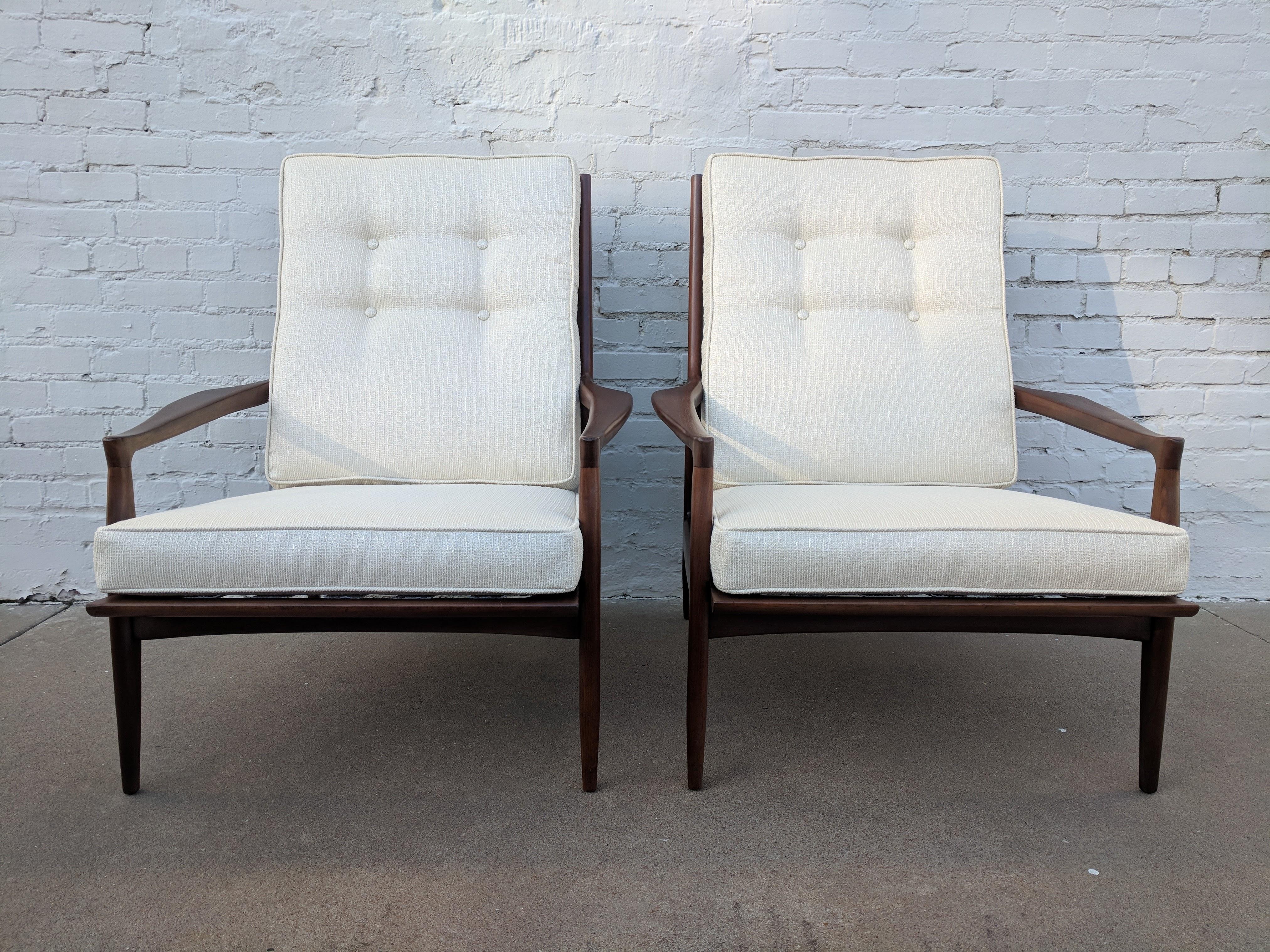 Mid Century Modern Milo Baughman Walnut Lounge Chairs For Sale 1