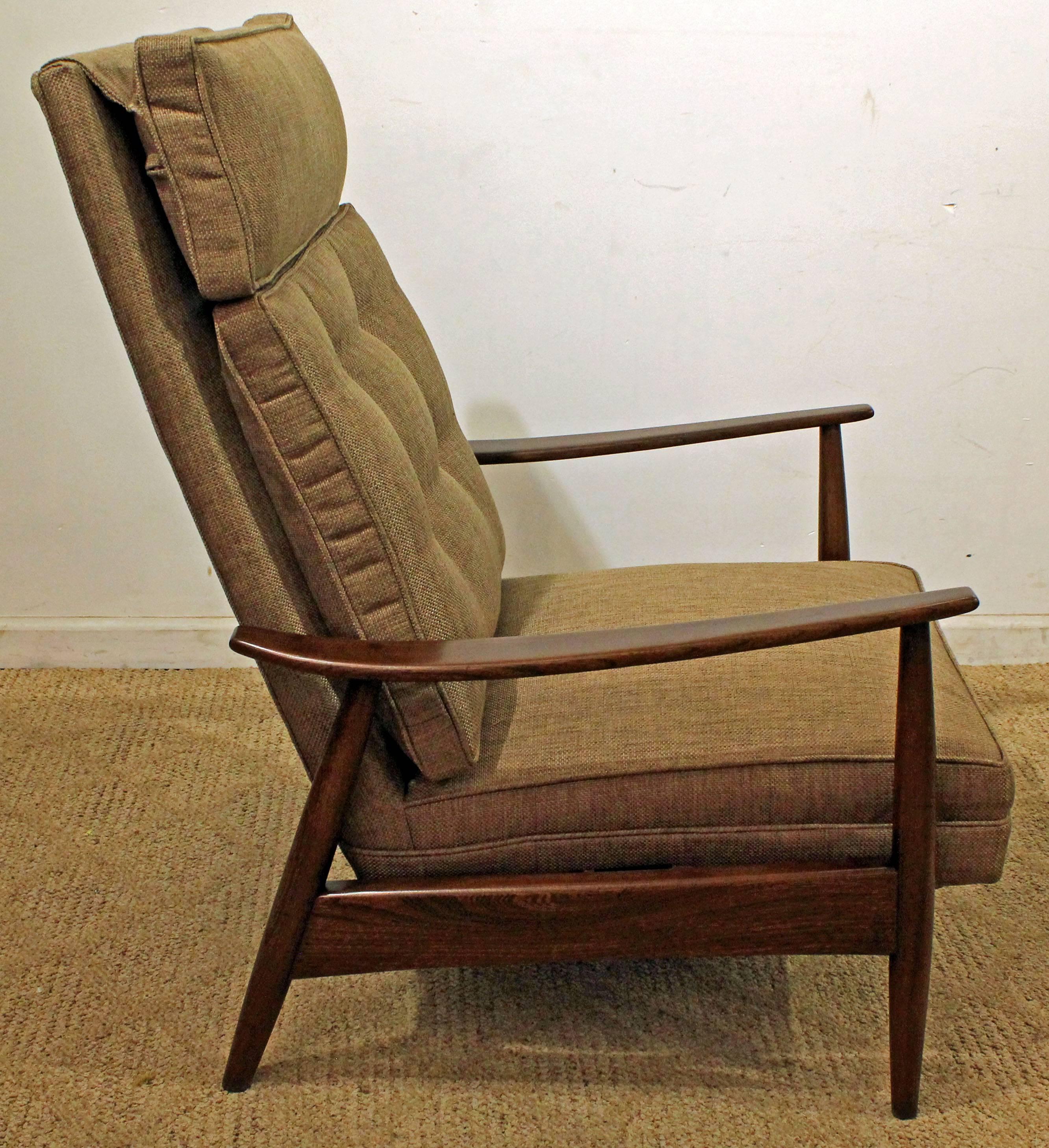 American Mid-Century Modern Milo Baughman Walnut Recliner Lounge Chair