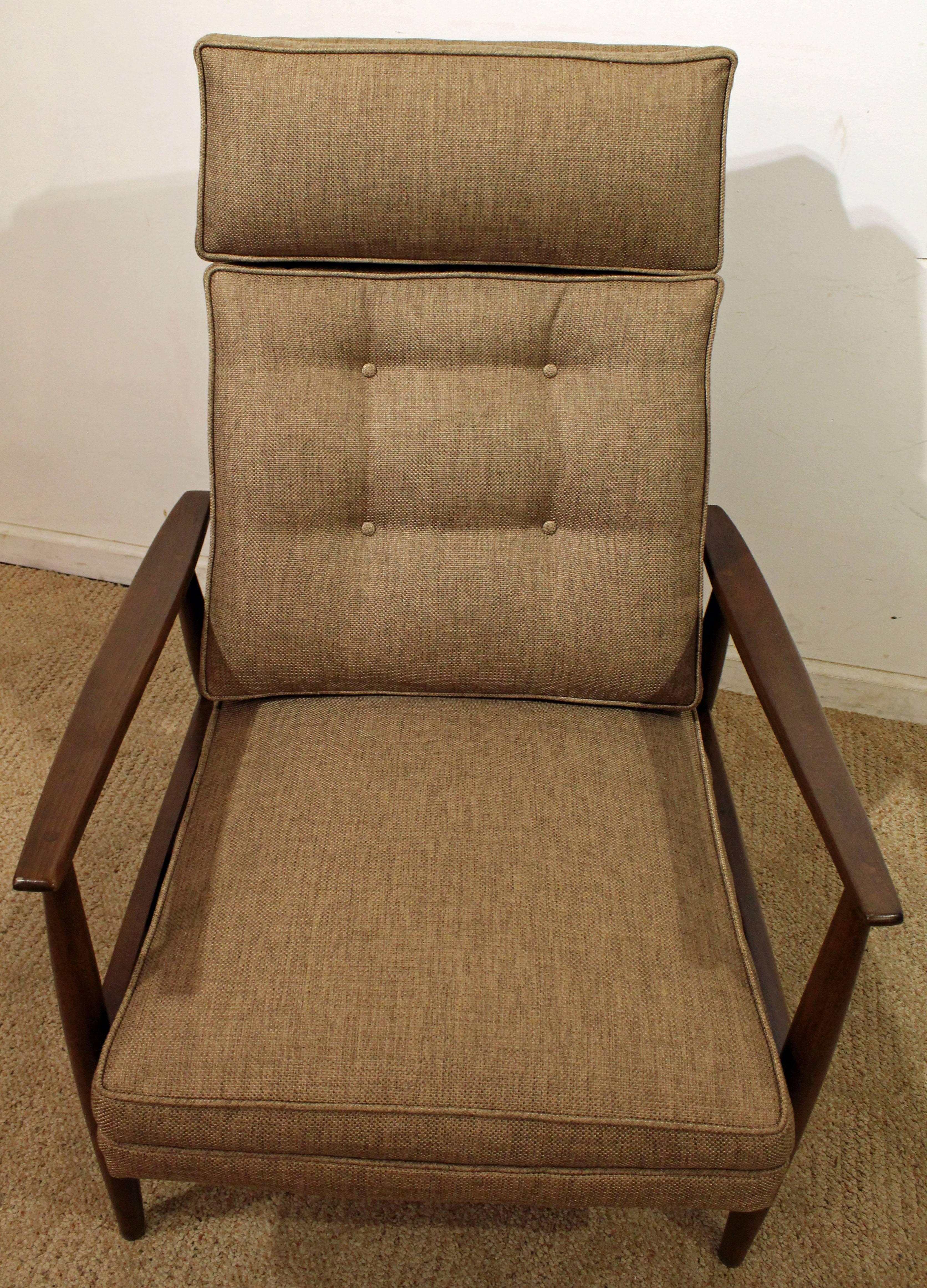 Mid-Century Modern Milo Baughman Walnut Recliner Lounge Chair 1