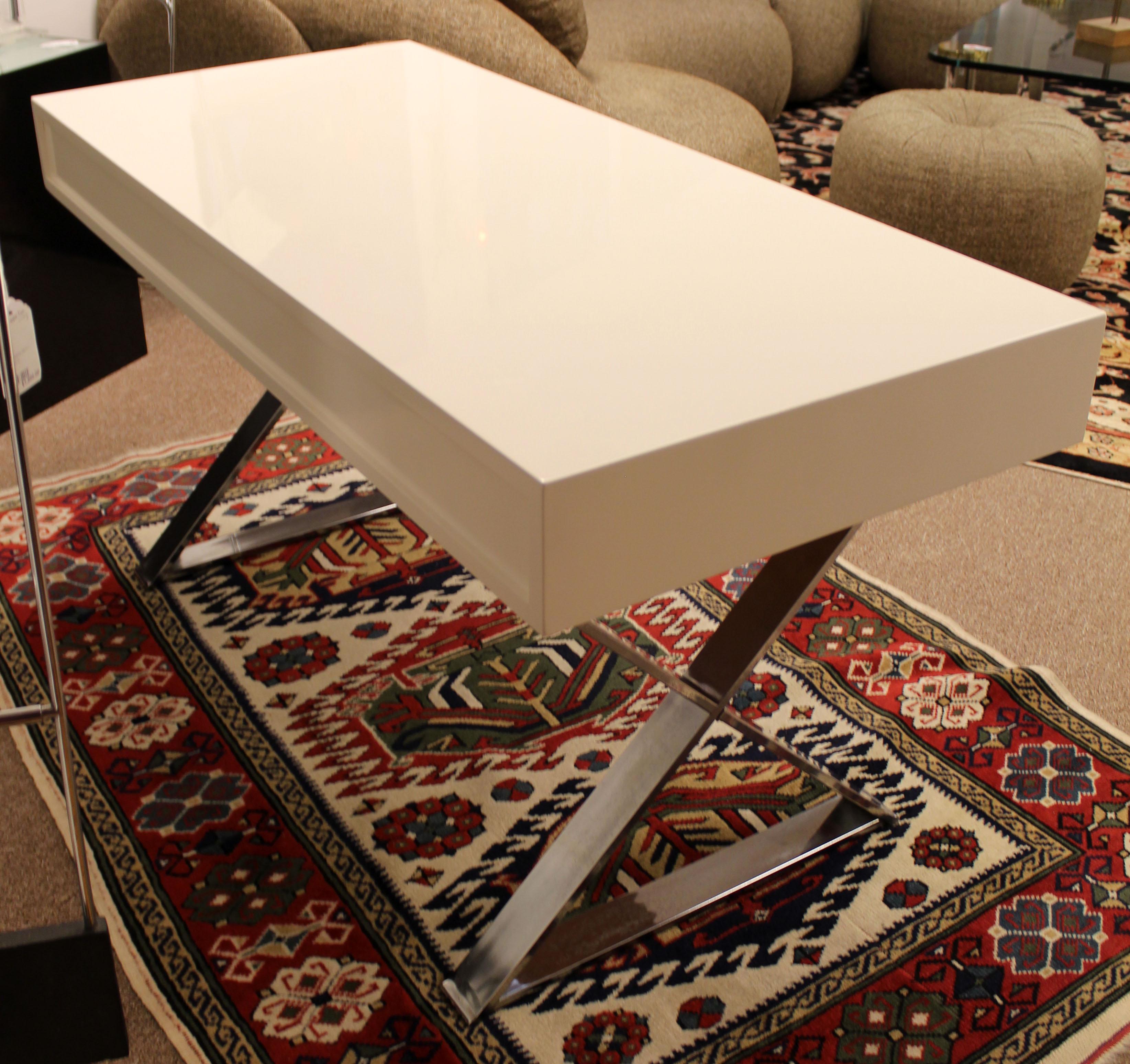 Mid-Century Modern Milo Baughman White Lacquer Chrome X Base Campaign Desk 1960s In Good Condition In Keego Harbor, MI