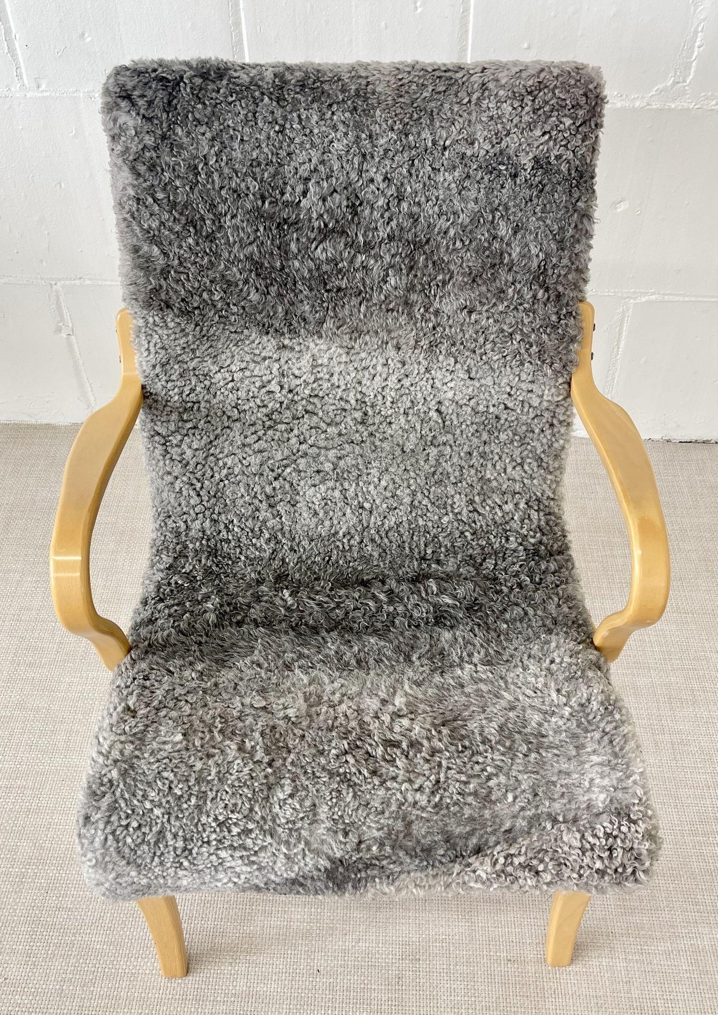 Suédois Bruno Mathsson, fauteuil Mina, moderne du milieu du siècle, en peau de mouton grise, Suède en vente